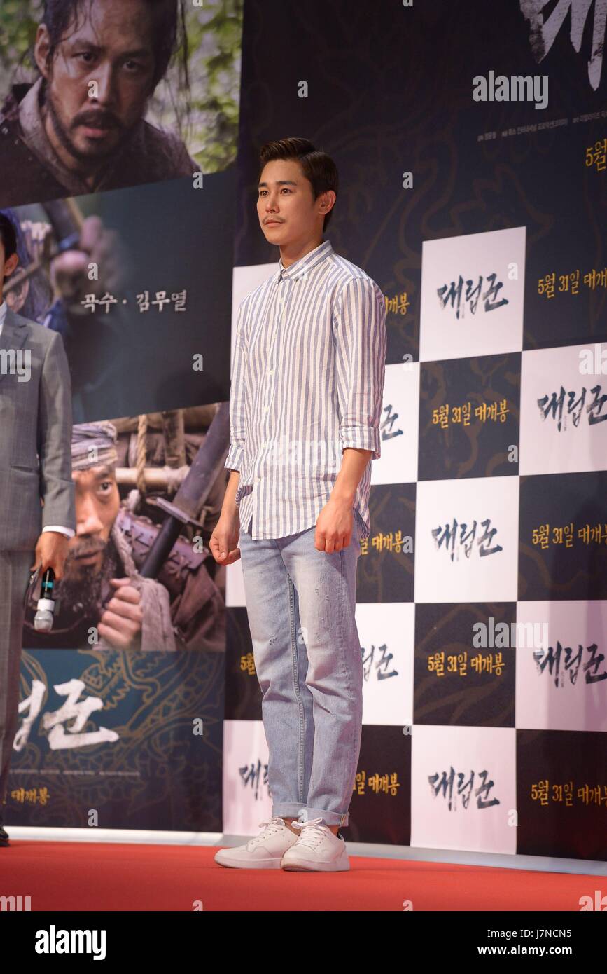 Seoul, Korea. 25. Mai 2017. Jung-Jae Lee, Seung ah Yun, Yeo Jin Goo, Seol-Hyun Kim Jung Woo-sung Park Bo Gum besuchen die VIP Premiere von Kriegern der Morgenröte in Seoul, Korea am 25. Mai 2017. (China und Korea Rechte heraus) Bildnachweis: TopPhoto/Alamy Live-Nachrichten Stockfoto