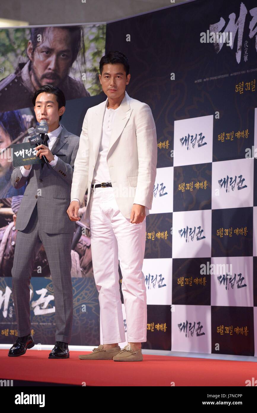 Seoul, Korea. 25. Mai 2017. Jung-Jae Lee, Seung ah Yun, Yeo Jin Goo, Seol-Hyun Kim Jung Woo-sung Park Bo Gum besuchen die VIP Premiere von Kriegern der Morgenröte in Seoul, Korea am 25. Mai 2017. (China und Korea Rechte heraus) Bildnachweis: TopPhoto/Alamy Live-Nachrichten Stockfoto