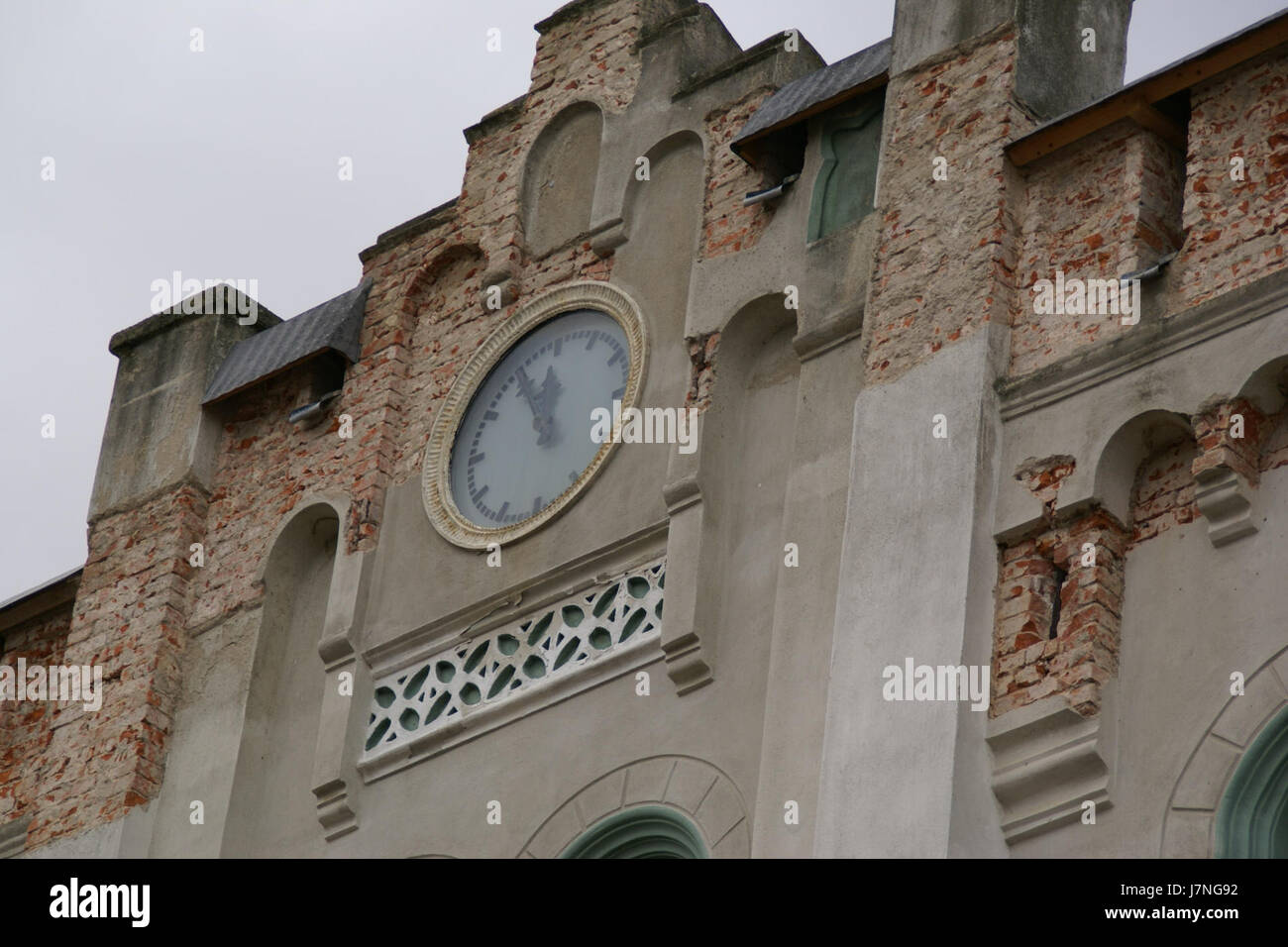 Ein Bild der Hauptwache in Wismar, aufgenommen am 25. Februar 2012. Das Foto zeigt den historischen Stadtplatz und seine architektonischen Merkmale, die die kulturelle und historische Bedeutung der Stadt widerspiegeln. Stockfoto