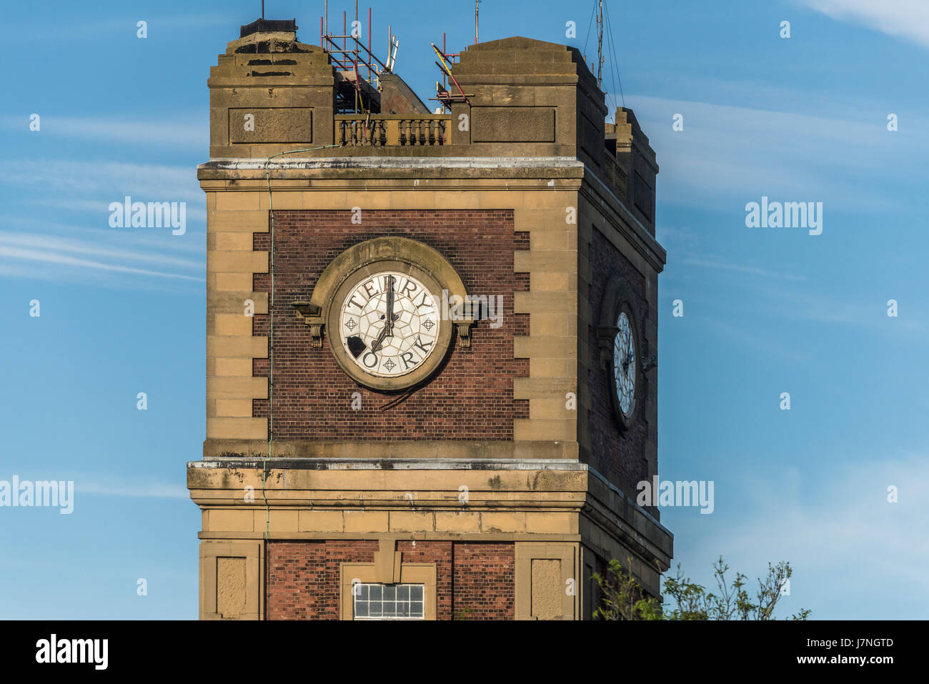 Terrys of York ehemaligen Fabrikgebäude Uhrturm beherbergt eine elektrische Uhr Turm. Stockfoto