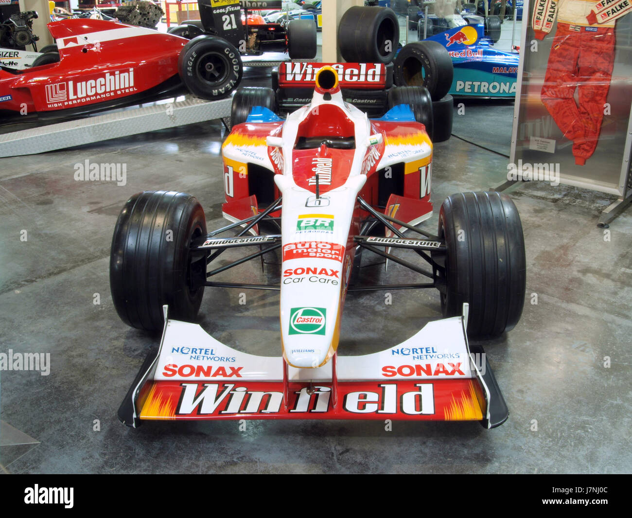 Der 1999 Williams FW21 ist ein Formel-1-Rennwagen des Williams F1-Teams. Er nahm an der Formel-1-Weltmeisterschaft 1999 mit Fahrern wie Alex Zanardi und Ralf Schumacher Teil. Der FW21 war bekannt für sein aerodynamisches Design und seine Leistung. Stockfoto