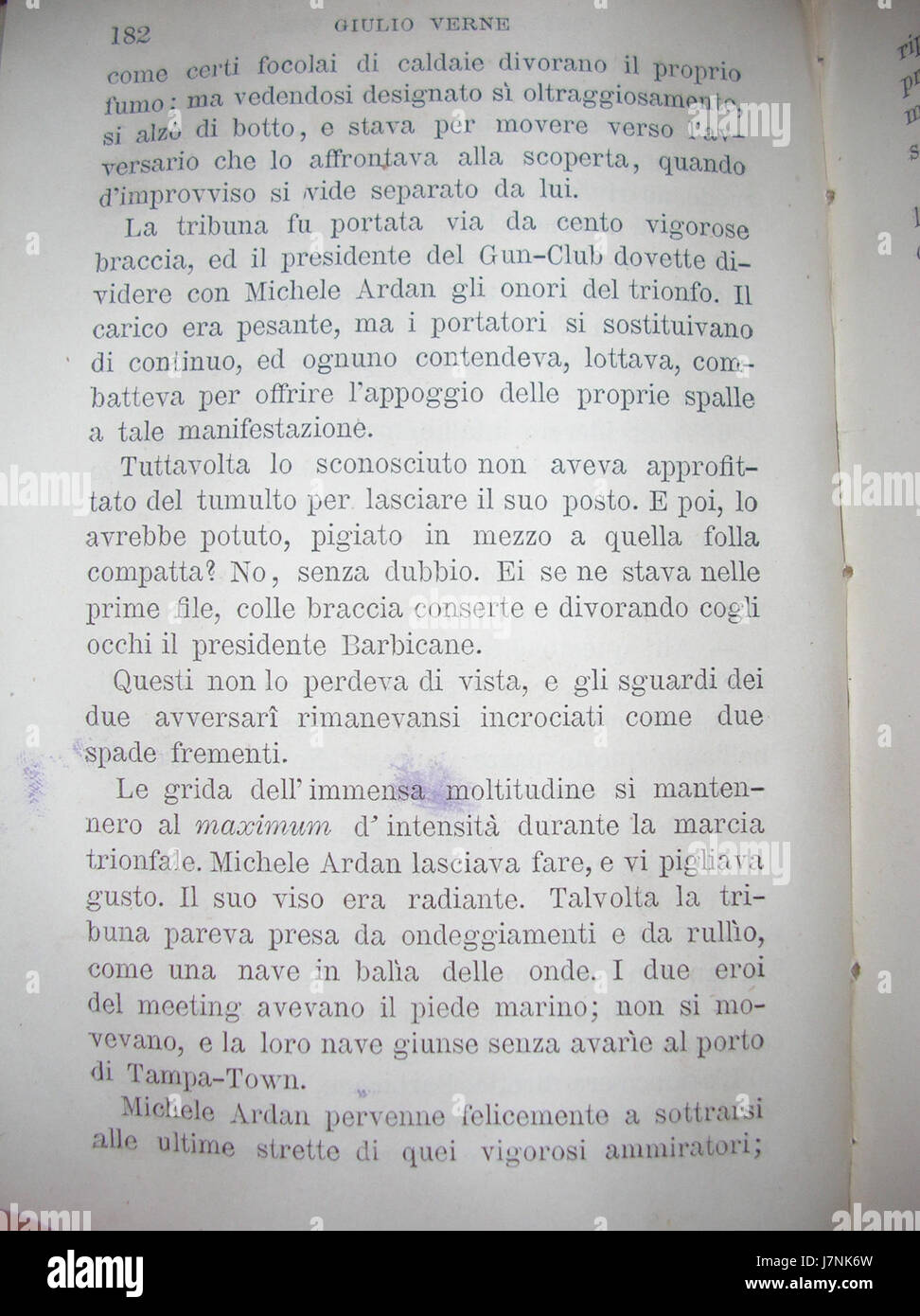 Dalla Terra alla Luna 182 ist ein Verweis auf eine Seite oder einen Abschnitt aus dem Buch „From the Earth to the Moon“ von Jules Verne, das wahrscheinlich ein Ereignis oder eine Illustration aus der Geschichte der Mondforschung darstellt. Stockfoto
