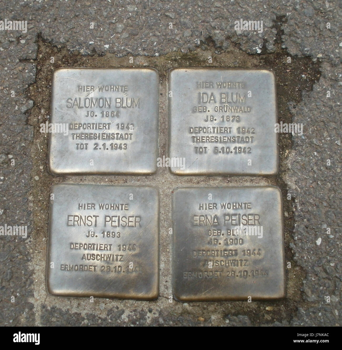 20120519Stolpersteine Mozartstr Saarbruecken1 Stockfoto