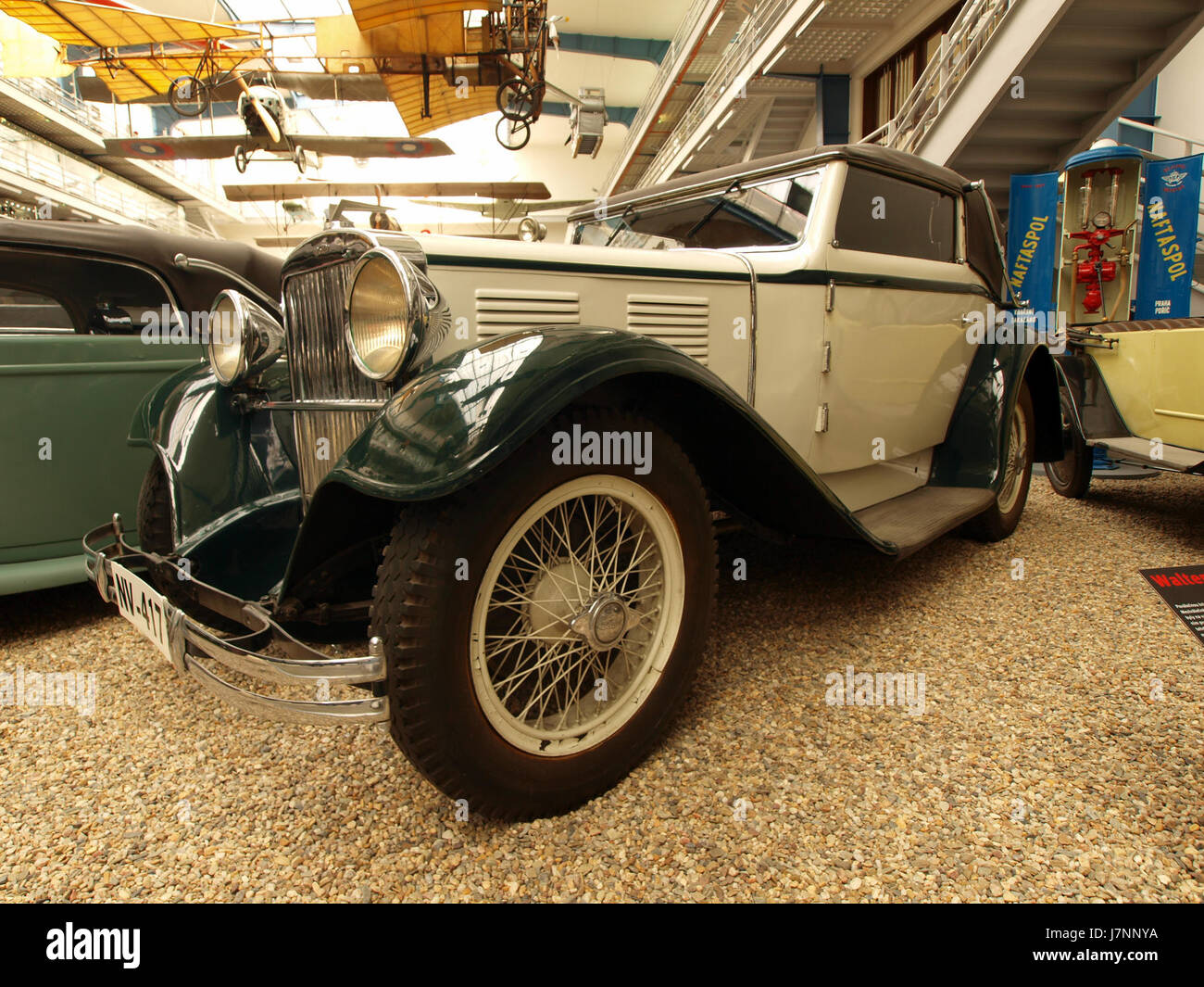 Das Bild Walter Standard 6 aus dem Jahr 1931 ist ein historisches Bild, das ein bestimmtes Modell oder Motiv aus dem Jahr 1931 zeigt, möglicherweise in Bezug auf ein Fahrzeug oder eine Maschine, aufgenommen als Teil der Archivfotografie. Stockfoto