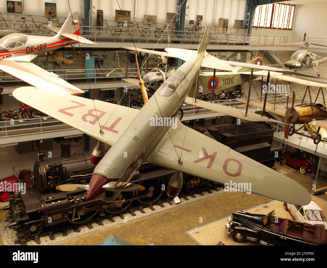 Die Zlin Z XIII, ein in der Tschechoslowakei gebautes Leichtflugzeug aus dem Jahr 1937, ist auf diesem Foto mit der Registrierung OK TBZ aufgenommen und spiegelt ihr Design und ihre Funktionalität in den späten 1930er Jahren wider Stockfoto