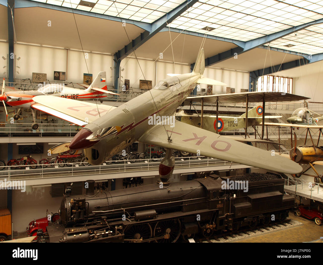 Die Zlin Z XIII ist ein tschechoslowakisches Flugzeug aus den 1930er Jahren, das für seine Rolle als leichtes Sportflugzeug bekannt ist. Der Zlin Z XIII repräsentiert das Flugzeugdesign in der Zwischenkriegszeit und zeichnet sich durch seine aerodynamische Effizienz aus. Stockfoto