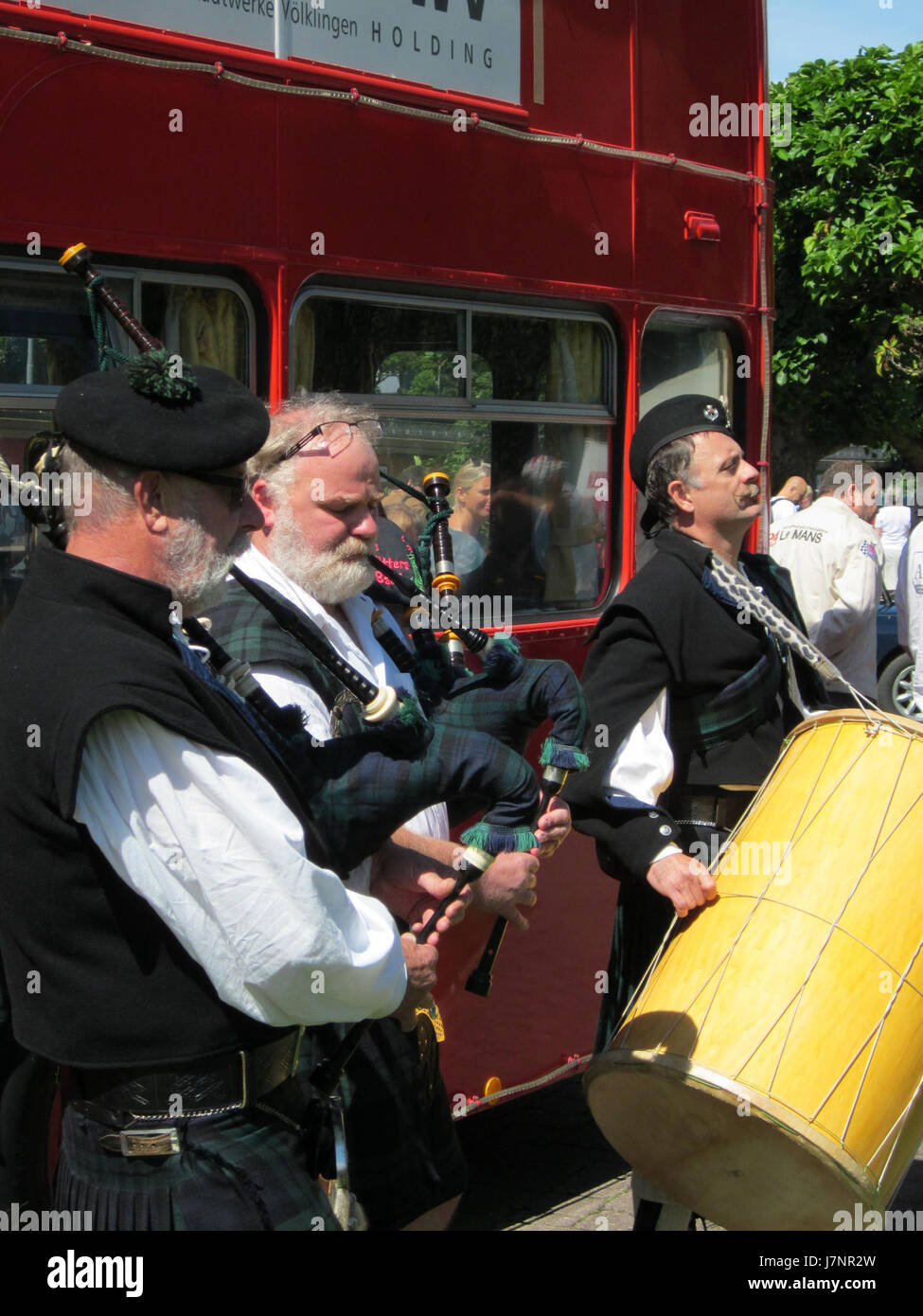 Der britische Roadster in SaarbrÃ¼cken am 22. Juli 2012 war Teil einer Oldtimer-Veranstaltung, bei der die britische Automobilgeschichte vorgestellt wurde. Der Roadster wurde neben anderen Oldtimern ausgestellt, wobei britisches Design und Handwerk betont wurden. Stockfoto