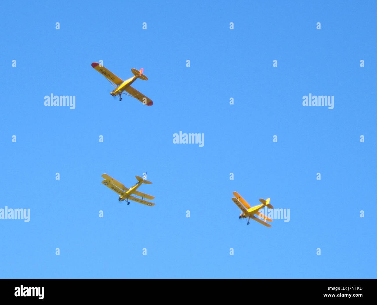 Dieser Eintrag bezieht sich auf den Flugtag am 18. August 2012 in Herrenteich. Bei Flugtag-Events treten in der Regel selbstgemachte Flugmaschinen an, die in luftigen Herausforderungen antreten, oft mit einem Fokus auf Kreativität und Spaß. Stockfoto