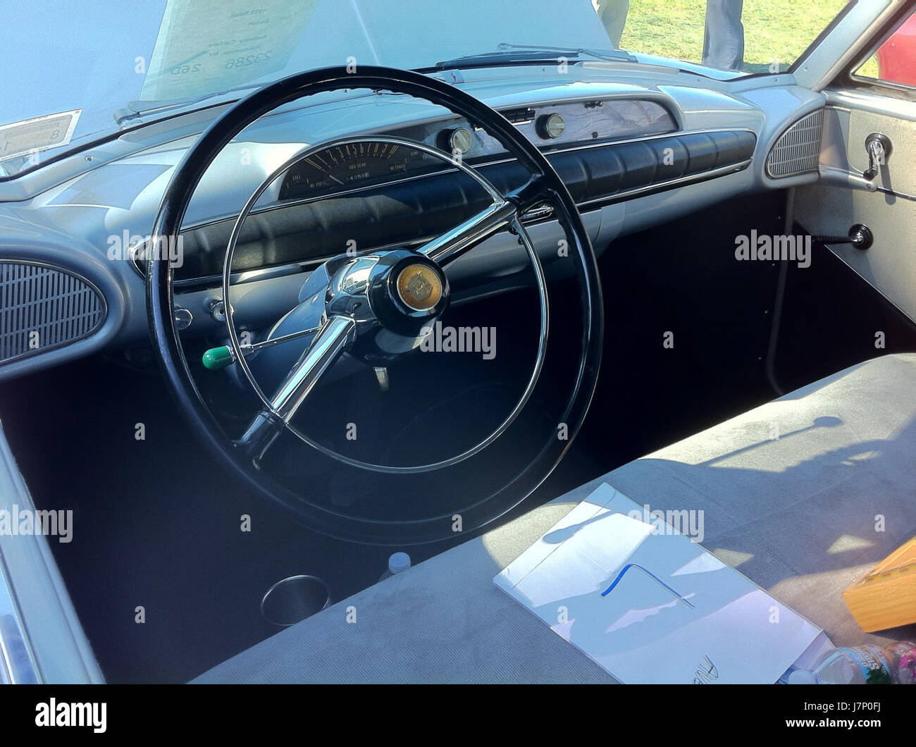 Der Nash Ambassador Hardtop 1953 wurde auf der Hershey 2012 Veranstaltung vorgestellt. Dieser amerikanische Oldtimer ist bekannt für sein stilvolles Design und seine fortschrittlichen technischen Funktionen, was ihn zu einer beliebten Wahl bei Oldtimern macht. Stockfoto