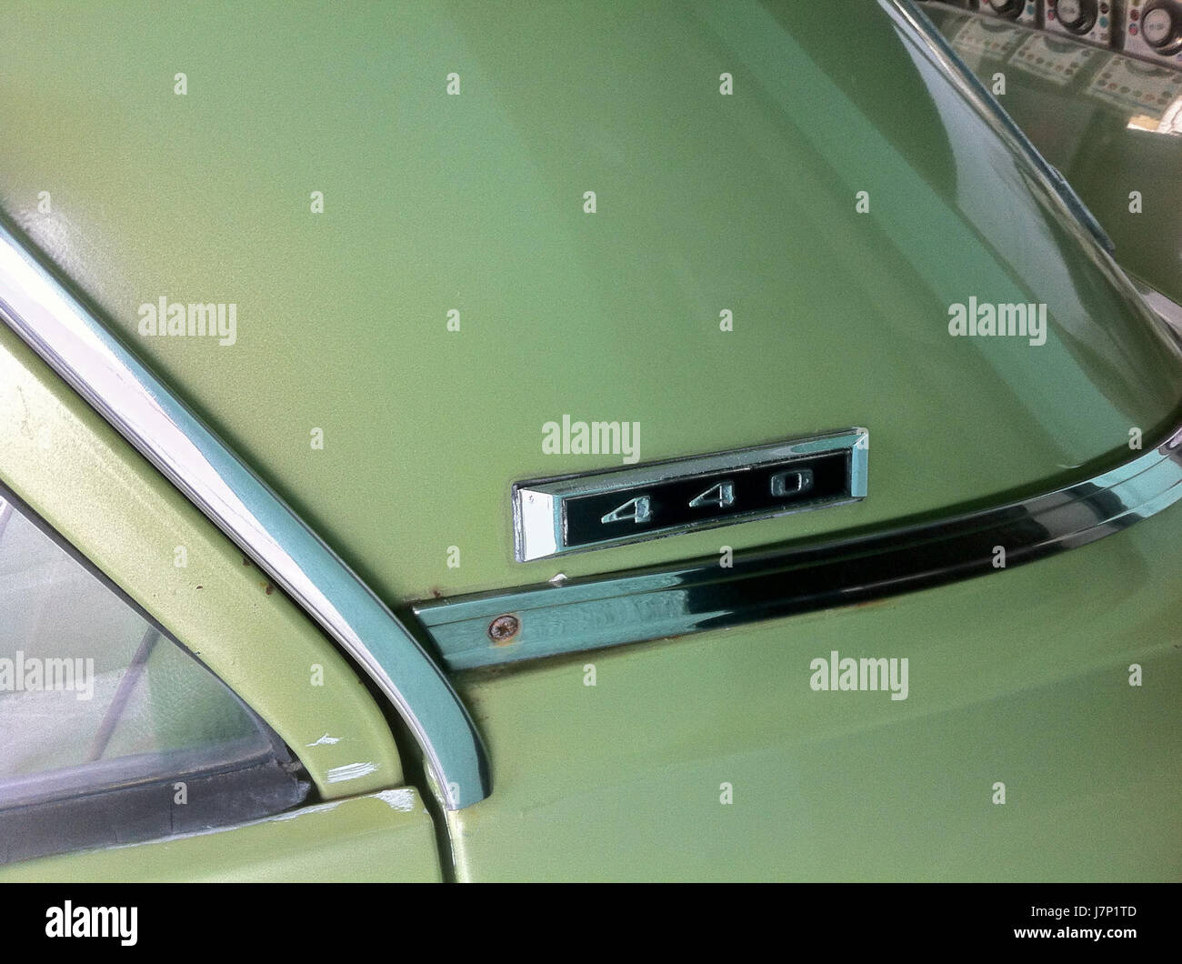 Der 1968 Rambler American 440 ist eine klassische amerikanische Limousine mit 4-türigem Design, die für ihre unverwechselbare grüne Farbe und ihren Vintage-Look bekannt ist. Stockfoto