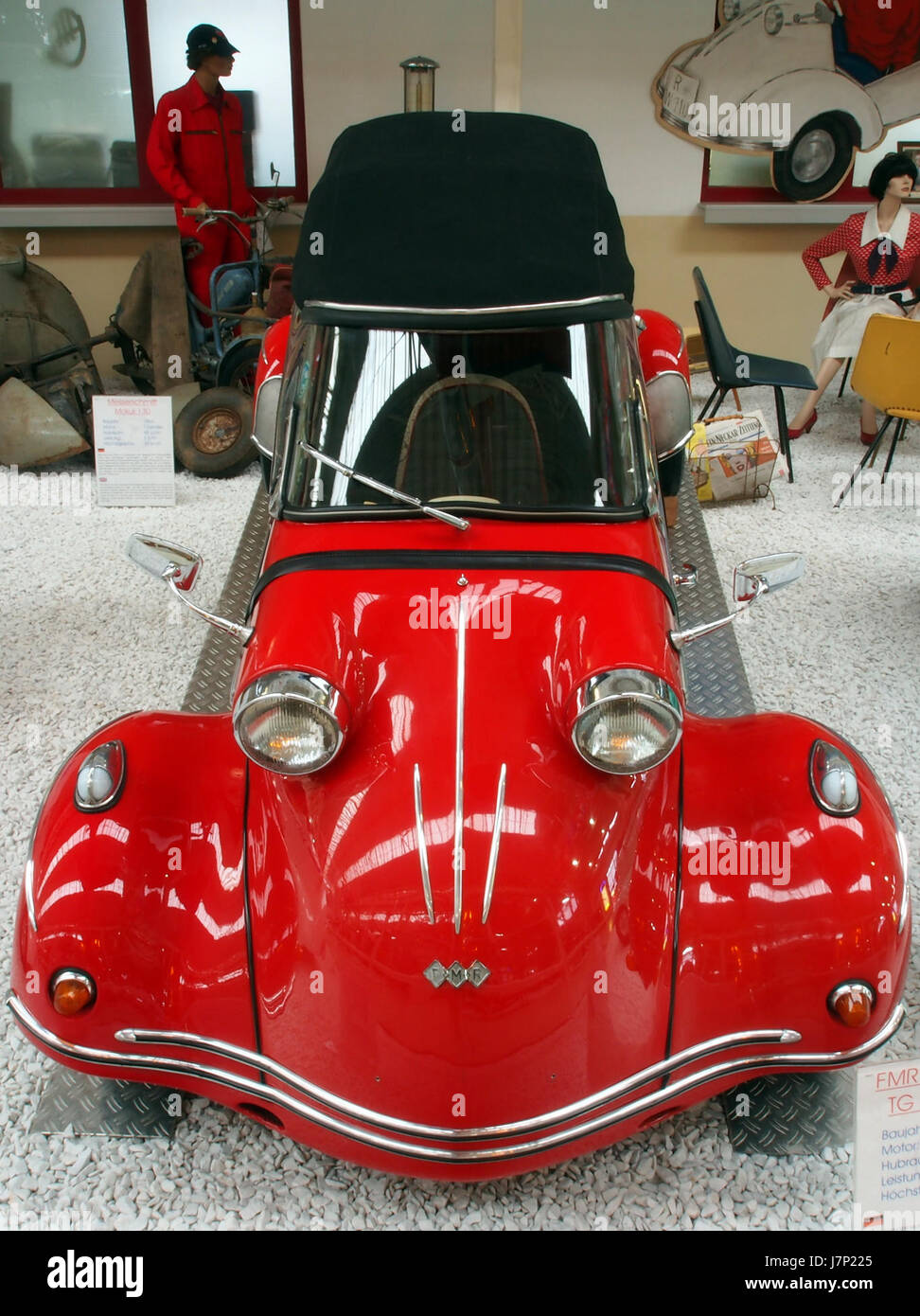 Der 1959 FMR Messerschmitt TG500 Roadster ist ein kompaktes dreirädriges Fahrzeug, das für sein einzigartiges Design und seine deutsche Ingenieurskunst bekannt ist. Es war Teil der Mikrowagen-Bewegung nach dem Zweiten Weltkrieg. Stockfoto