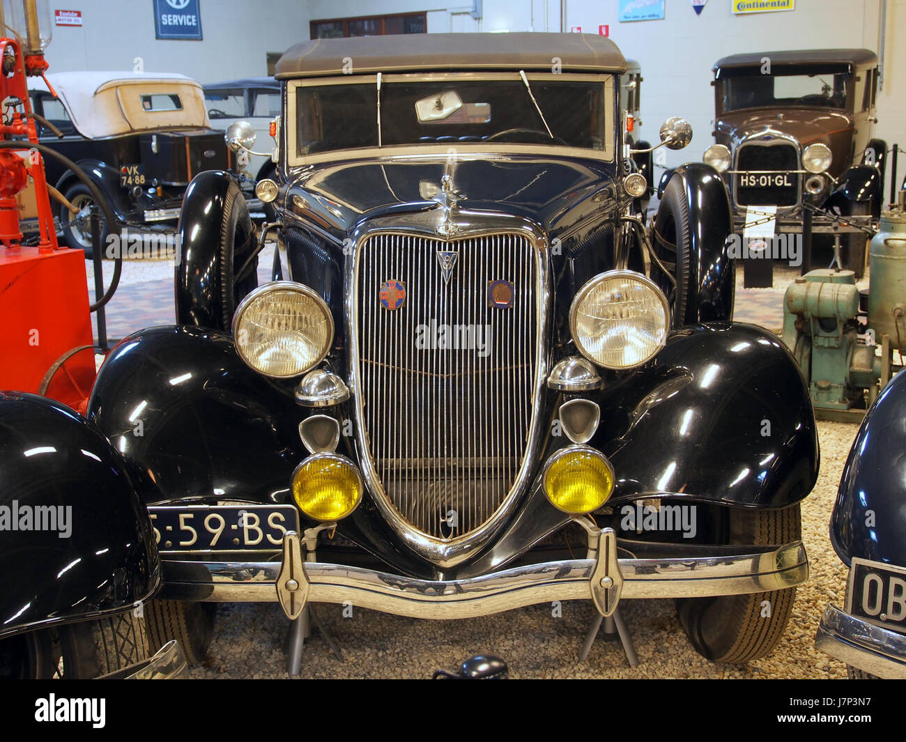 Der Ford 760 von 1934 mit der Karosserie von Carrosserie van Rijswijk ist ein Klassiker, der für sein elegantes Design und seine Ingenieurskunst im frühen 20. Jahrhundert bekannt ist. Stockfoto