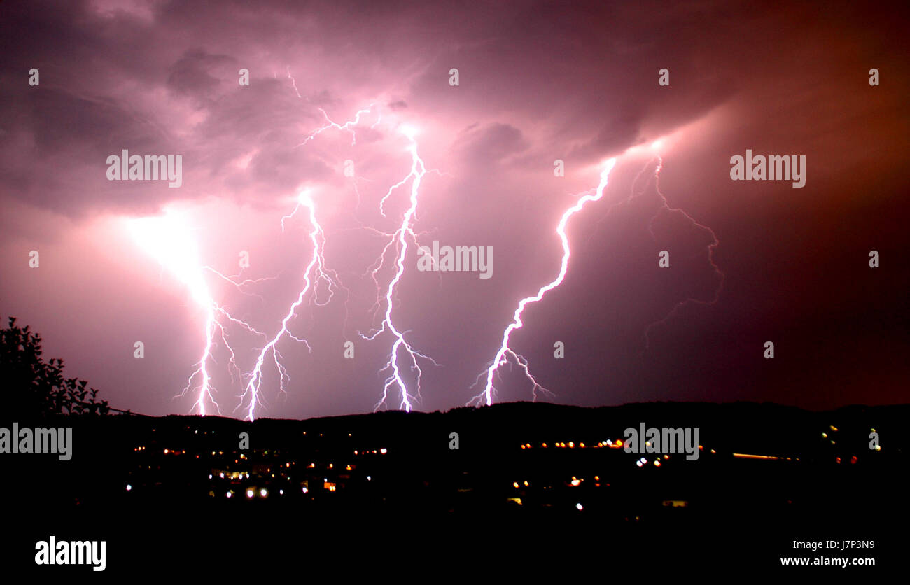 Gefahr Elementarereignis Nacht nächtlichen Gewitter Gewitter Thundreous Natur Stockfoto