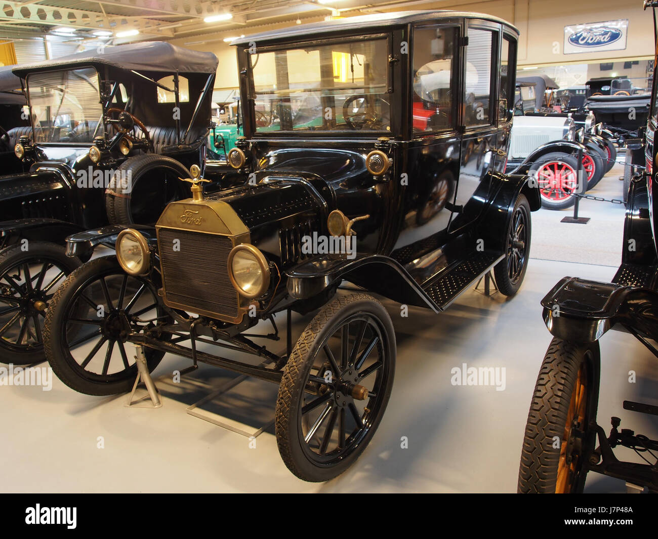 Der Ford Model T Centodor 1916 stellt einen bedeutenden Fortschritt in der frühen Automobilgeschichte dar. Der Ford T ist bekannt für seine Massenproduktion und seine Erschwinglichkeit und revolutionierte den Verkehr und hatte einen tiefgreifenden Einfluss auf die Automobilindustrie. Stockfoto