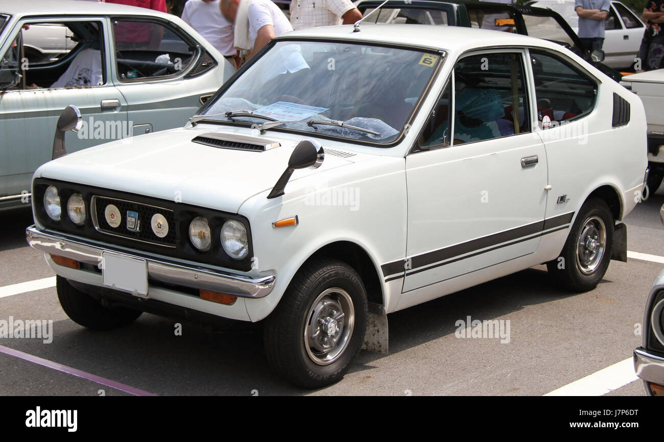 Der 1973 Mitsubishi Minica Skipper IV L L ist ein Kompaktfahrzeug von Mitsubishi. Er wurde für den Stadtverkehr konzipiert und ist bekannt für seine effiziente Raumnutzung und den sparsamen Kraftstoffverbrauch in den frühen 1970er Jahren Stockfoto