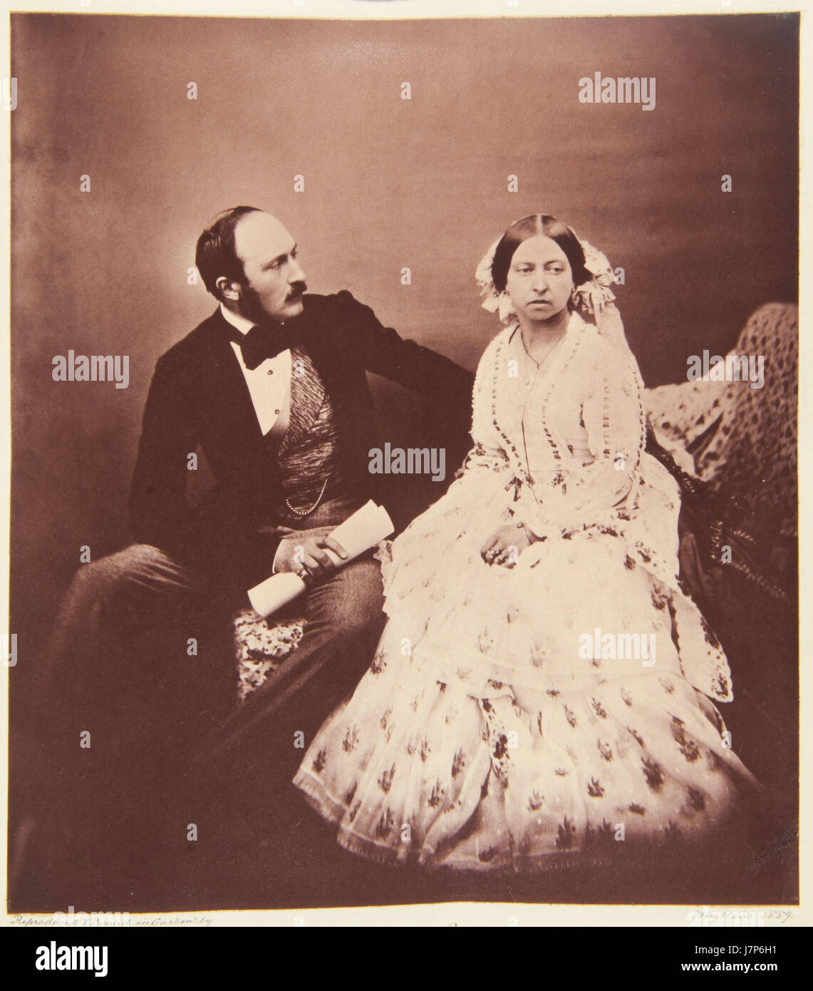 Das Albert and Victoria ist ein renommiertes britisches Museum in London, das sich mit Kunst und Design befasst. Es beherbergt umfangreiche Sammlungen aus der ganzen Welt, die sich über mehrere Jahrhunderte erstrecken und Einblicke in historische Kunstbewegungen und kulturelle Objekte bieten. Stockfoto