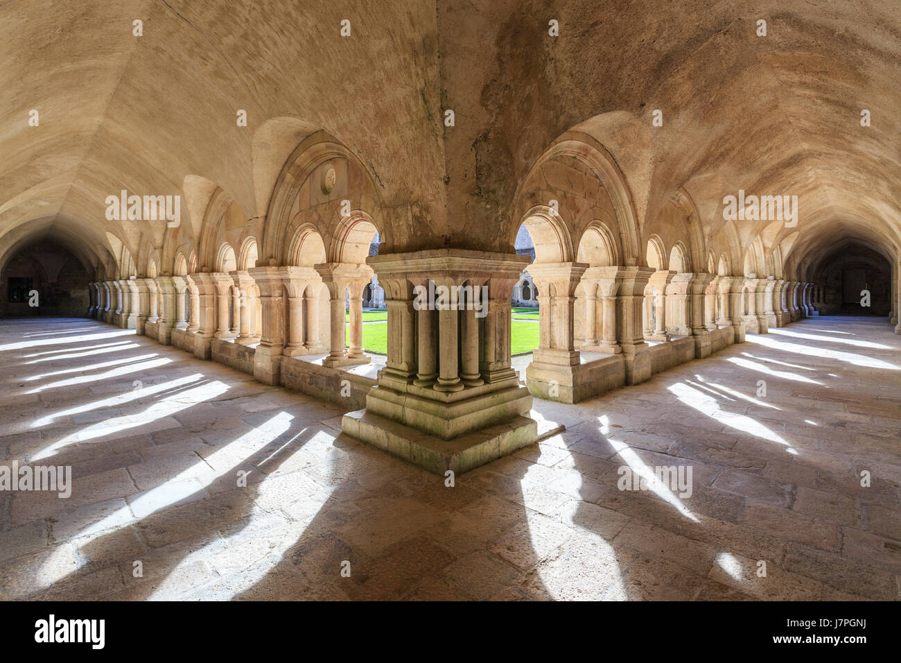 Frankreich, Cote d'Or, Marmagne, Fontenay Abbey, UNESCO-Weltkulturerbe, der Kreuzgang Stockfoto