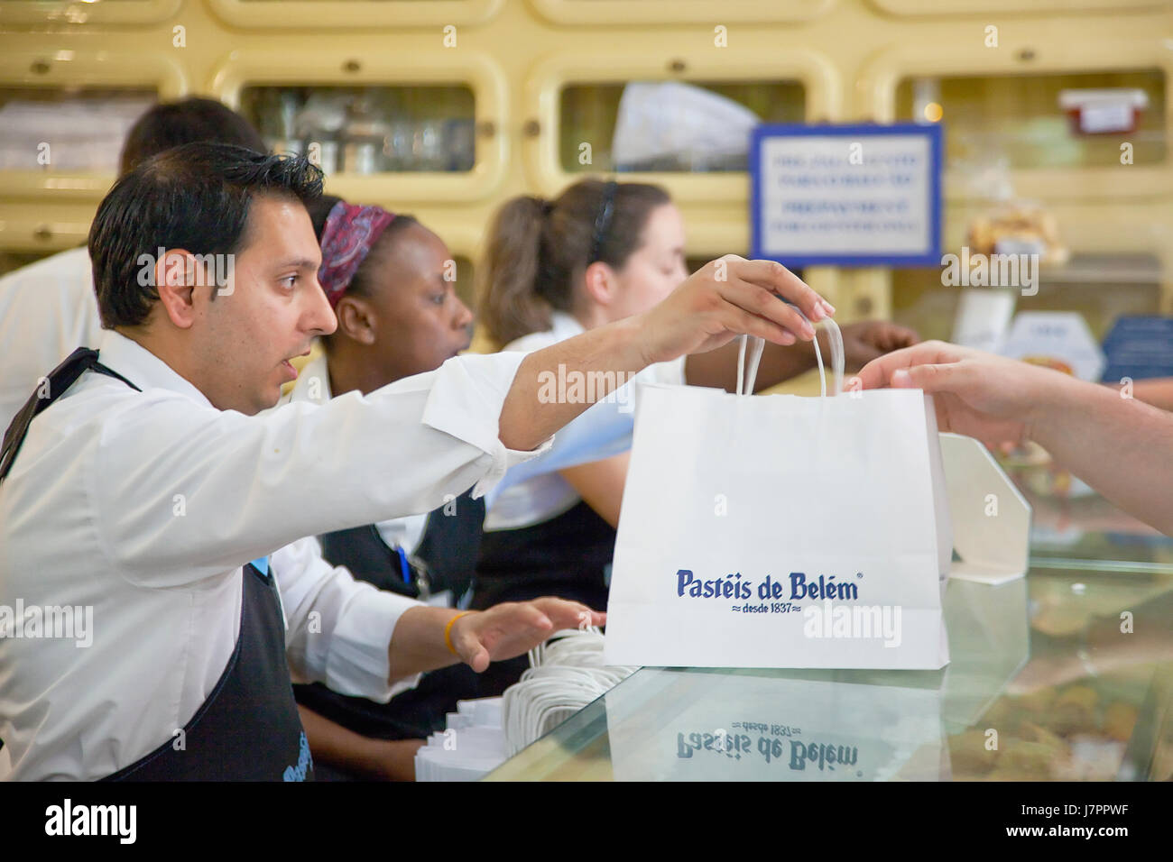 Estredmadura, Lissabon, Portugal, Belem, Pasteis de Belem Café berühmt für seine Pastel de Nata gebacken Eiercreme Kuchen. Stockfoto