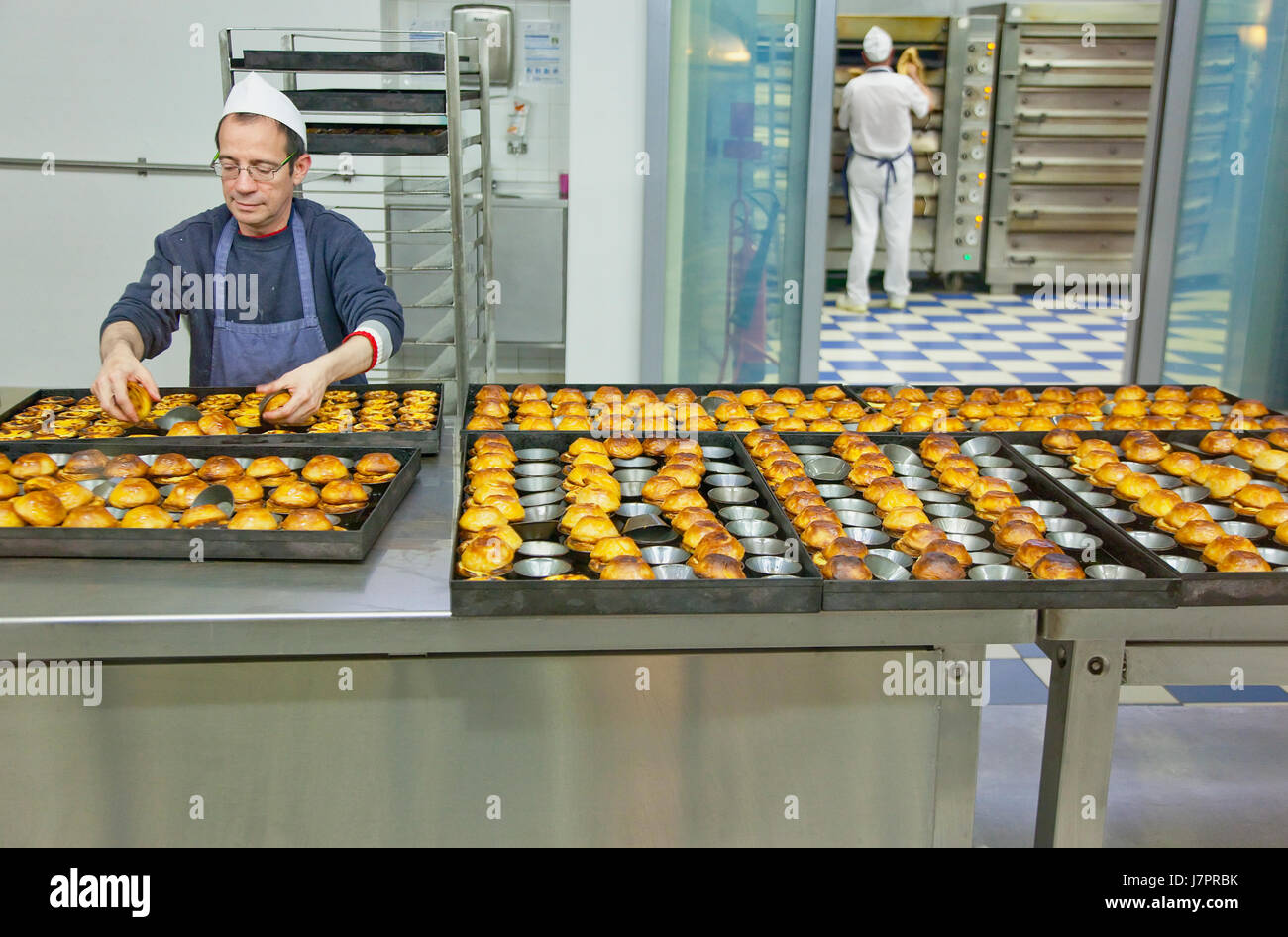 Estredmadura, Lissabon, Portugal, Belem, Pasteis de Belem Café berühmt für seine Pastel de Nata gebacken Eiercreme Kuchen. Stockfoto