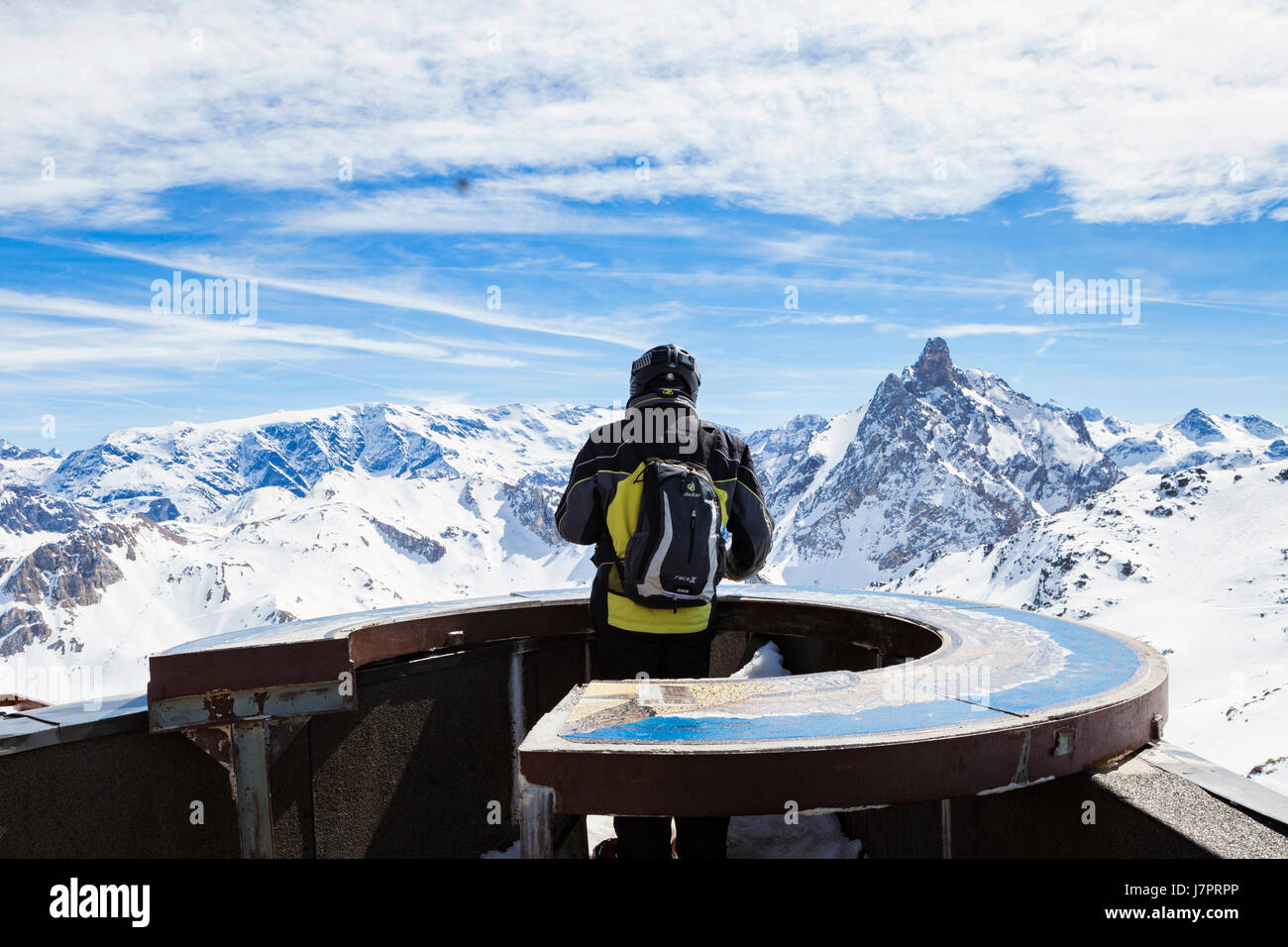 Sommet de Saulire, Meribel, drei Täler, Französische Alpen, Frankreich. Gipfel der Saulire. 2700 M. Blick mit einer Karte. Stockfoto
