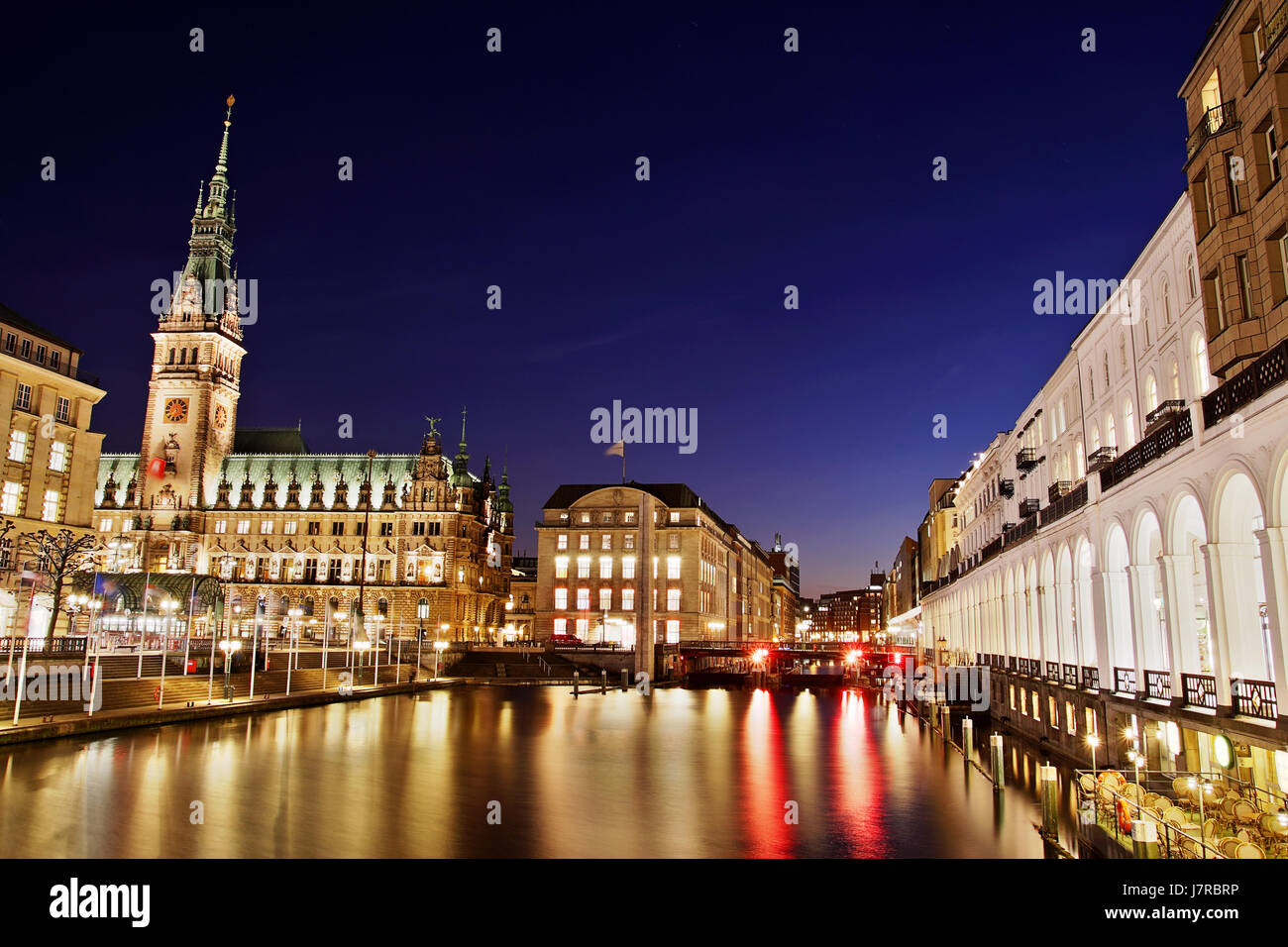 Hamburger Rathaus Hamburger Burger Turm Altstadt Stadt Metropole am Stockfotografie - Alamy