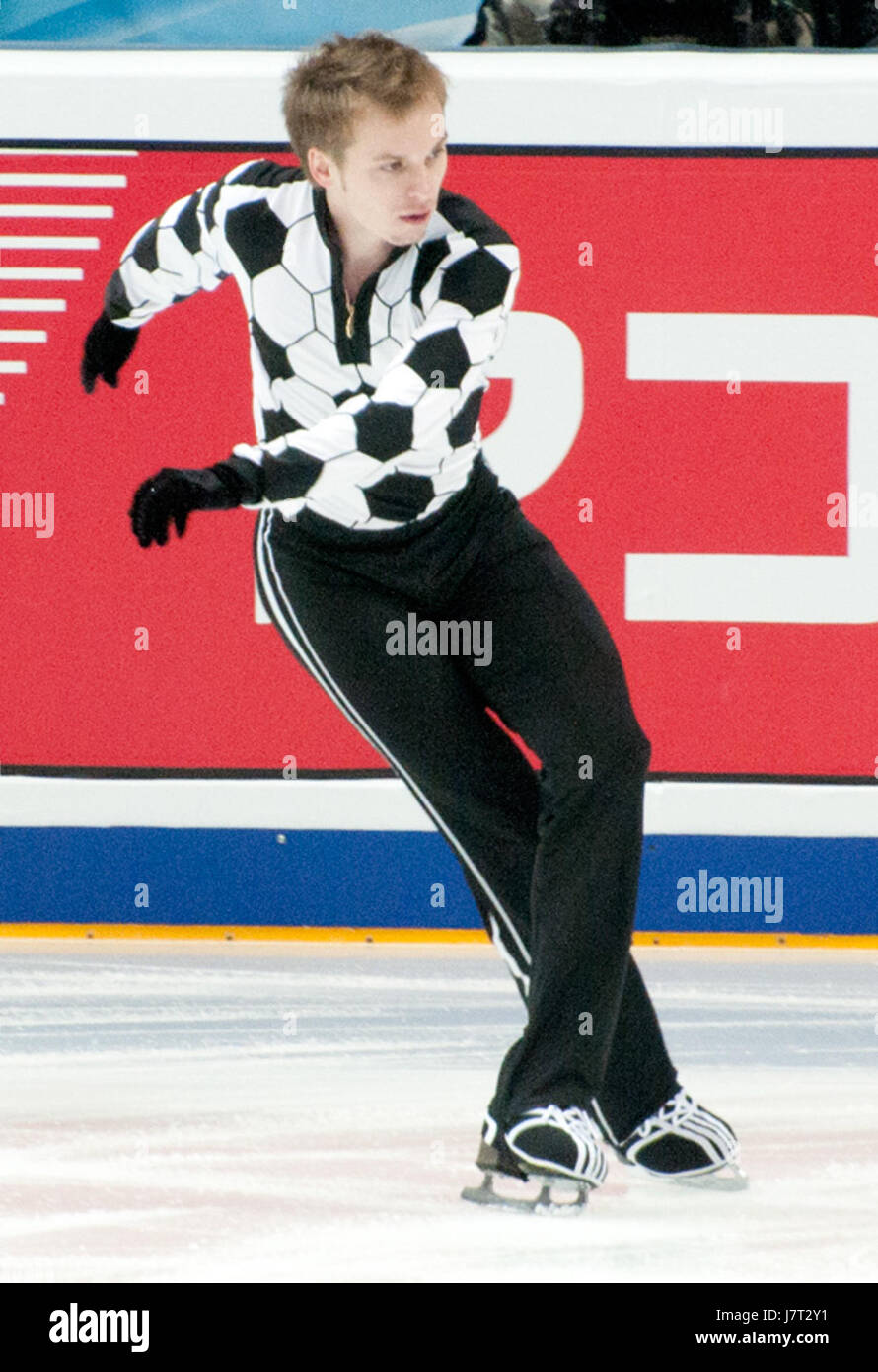 Der Rostelecom Cup 2011, Teil des ISU Grand Prix des Eiskunstlaufs, war der russische Eiskunstläufer Sergej Woronow. Diese Veranstaltung zeigte seine Leistung vor einem wettbewerbsorientierten internationalen Feld. Stockfoto