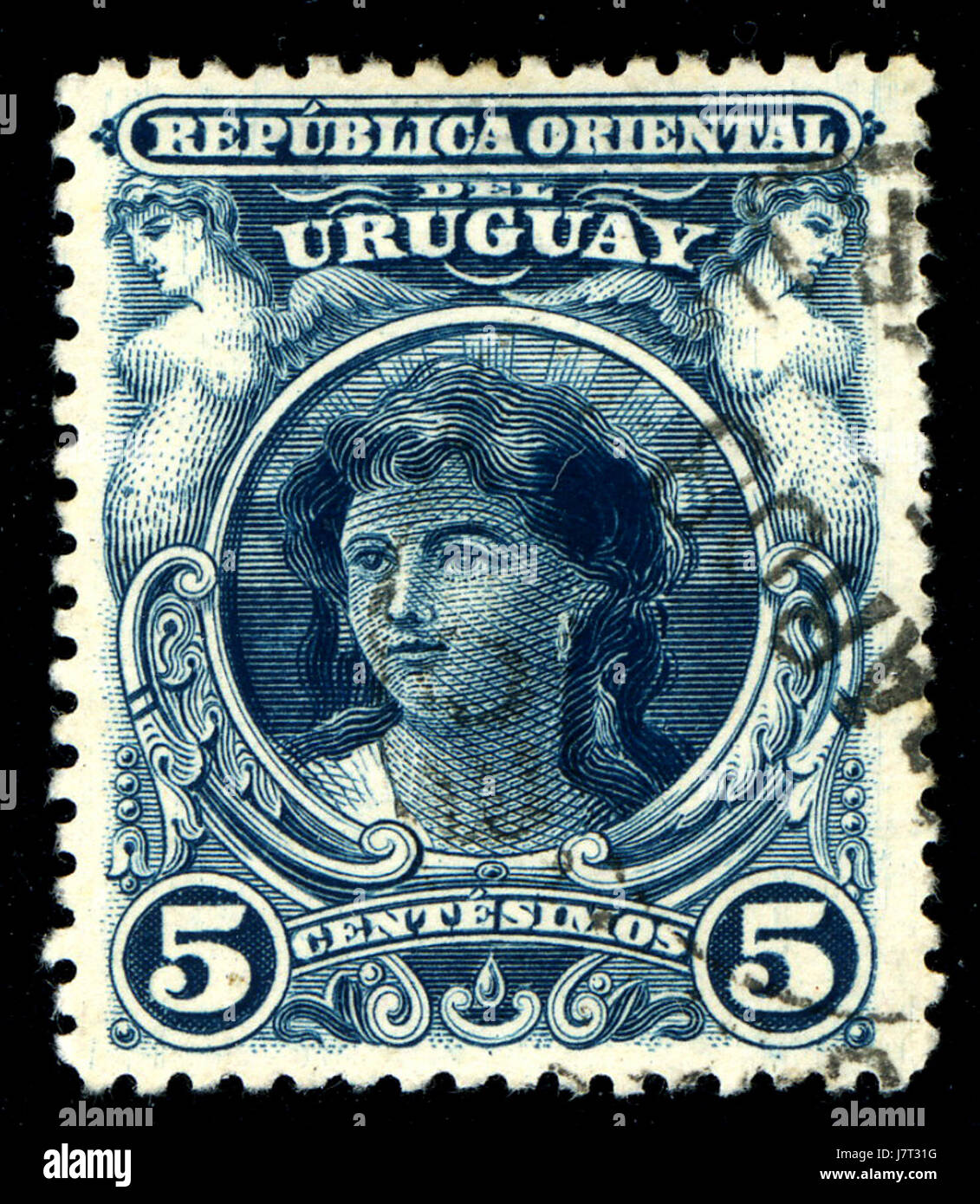 "1900 Uruguay 5 c Yv154" bezieht sich auf einen 1900 in Uruguay ausgegebenen Stempel mit einer Stückelung von 5 Cent. Dieser Stempel ist Teil der Yv154-Serie und zeichnet sich durch seine historische Bedeutung und seine Rolle bei der Entwicklung der uruguayischen Philatelie aus. Stockfoto