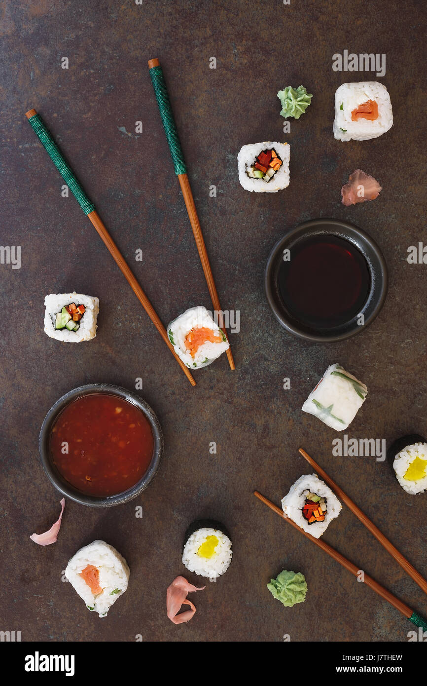 Chinesische Klöße in dampfenden Korb Bambus gedämpft. Ansicht von oben, Leerzeichen Stockfoto
