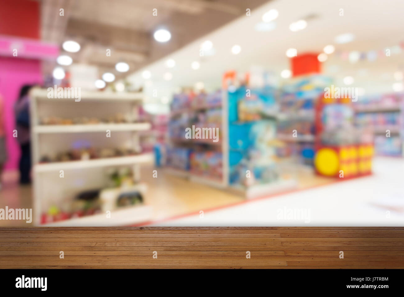 Holzboden mit Spielwarenabteilung unscharf Hintergrund. Stockfoto