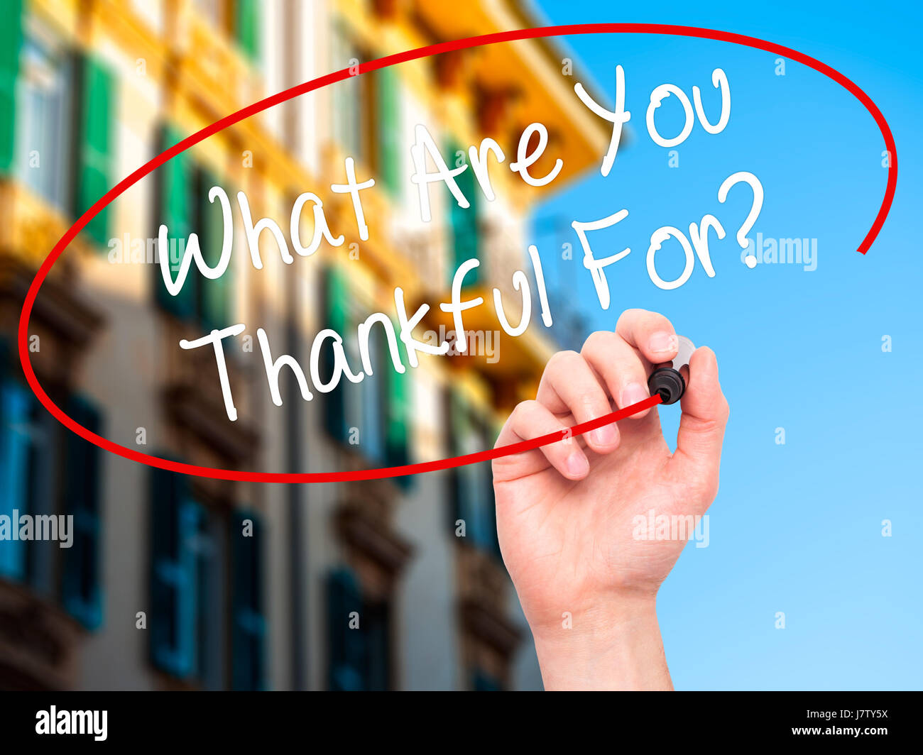 Was sind Sie dankbar für Handschrift Mann? mit schwarzen Balken am Bildschirm. Isoliert auf Stadt. Wirtschaft, Technologie, Internet-Konzept. Stockfoto