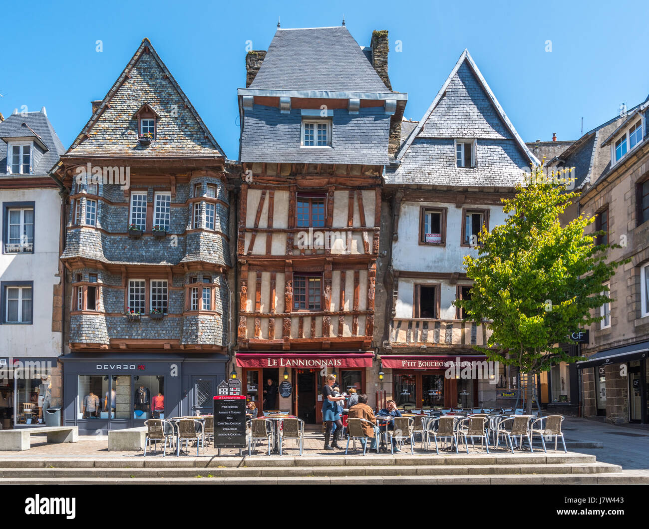 Mittelalterliche Fachwerkhäuser in Place du General Leclerc, Lannion, Bretagne, Frankreich Stockfoto