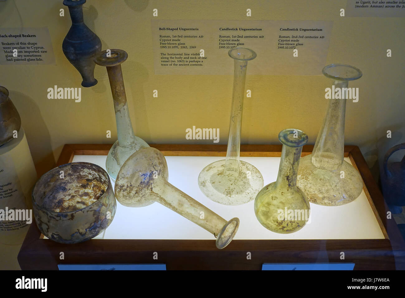 Antike römische Glasgefäße aus Zypern, 1.-3. Jahrhundert n. Chr. Cesnola Sammlung, Harvard Semitic Museum Cambridge, MA DSC06282 Stockfoto