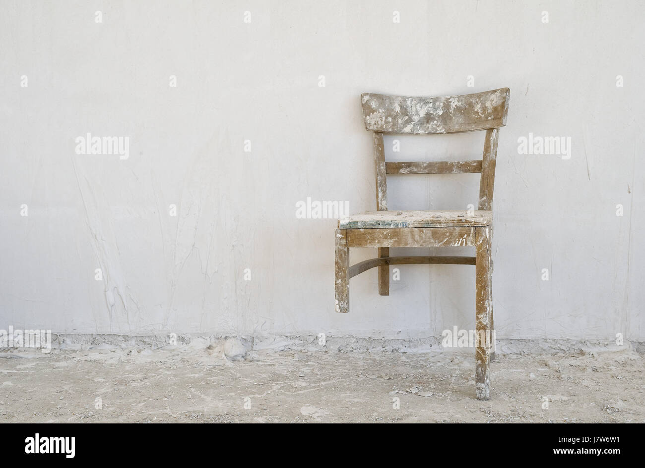quadratischer Sitz Put sitzen Sit beschädigt Hocker Stuhlbein Stuhl Holz leer Europäischen Stockfoto