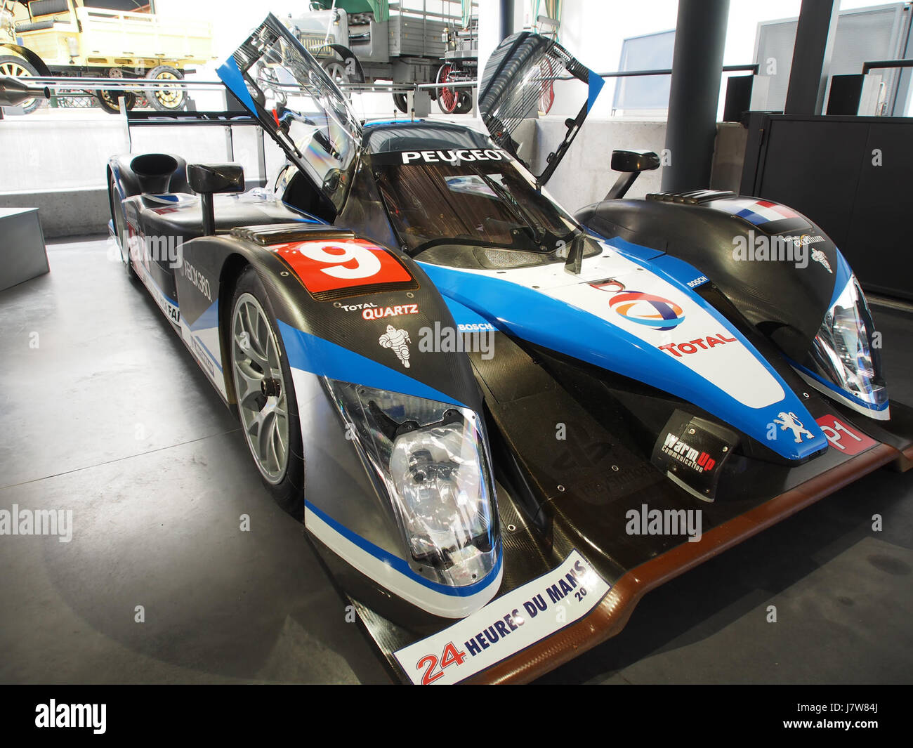 Der 2009 Aventure Peugeot 908 war ein bemerkenswerter Rennwagen, der Teil der Bemühungen von Peugeotâ im Langstreckensport war. Es wurde für die 24 Stunden von Le Mans entwickelt und erzielte mit Peugeotâ seinem technischen Know-how einen beachtlichen Erfolg. Stockfoto