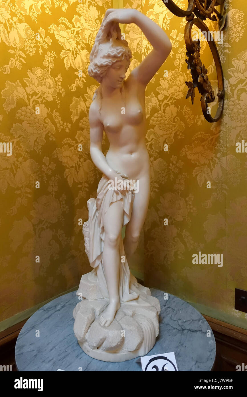 Baden Nymphe, Bildhauer unbekannt, Frankreich, 1800 1900 Waddesdon Manor Buckinghamshire, England DSC07762 Stockfoto