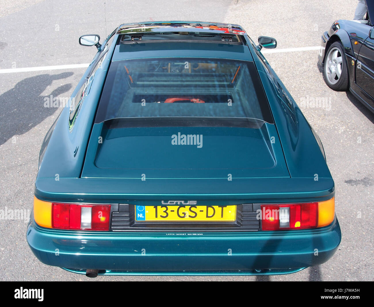 Der 1990 Lotus Esprit Turbo SE U9 ist ein Hochleistungs-Sportwagen, der für sein schlankes Design und seinen Turbomotor bekannt ist. Dieses Fahrzeug war Teil der legendären Sportwagenpalette von Lotus, die in den frühen 90er Jahren für seine Geschwindigkeit und seinen Stil bekannt war Stockfoto