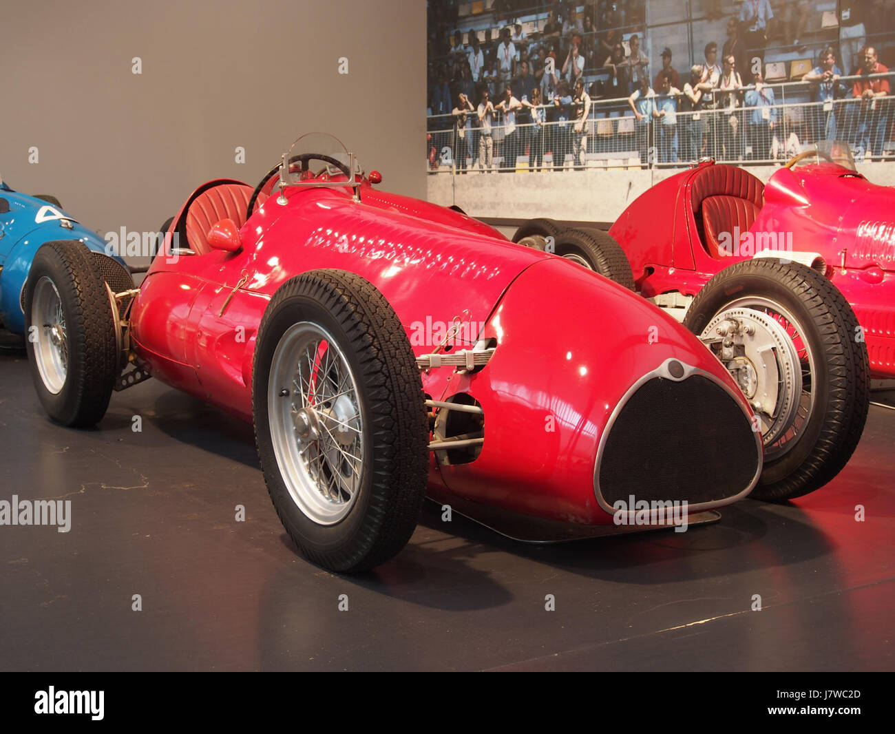 Der Maserati GP 4CL 1939 ist ein klassischer Rennwagen, der für seinen 4-Zylinder-Motor, 1492 cm3 Hubraum und 220 PS bekannt ist. Er kann Geschwindigkeiten von bis zu 230 km/h erreichen und wurde für den Motorsport entwickelt und ist ein bedeutendes Modell in der Renngeschichte von Maseratiâ. Stockfoto