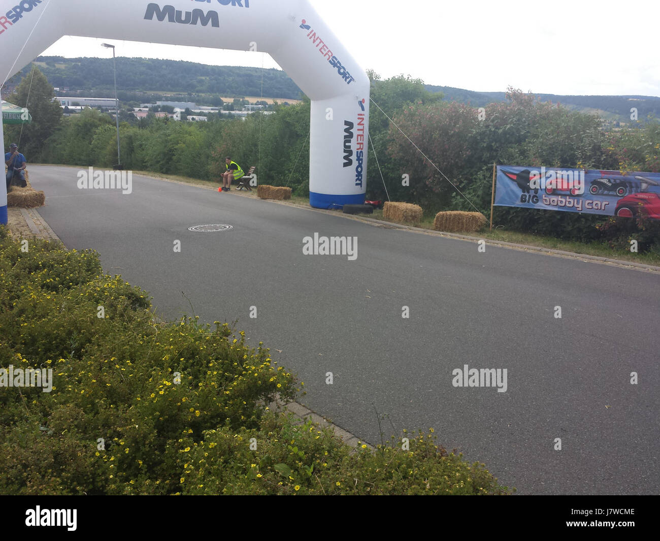 Dies bezieht sich auf die Badische Big Bobby Car Championship, eine Rennveranstaltung in Tauberbischofsheim, bei der Teilnehmer an den Rennen der Big Bobby Cars, einem beliebten Kinderspielzeugfahrzeug, teilnehmen. Stockfoto
