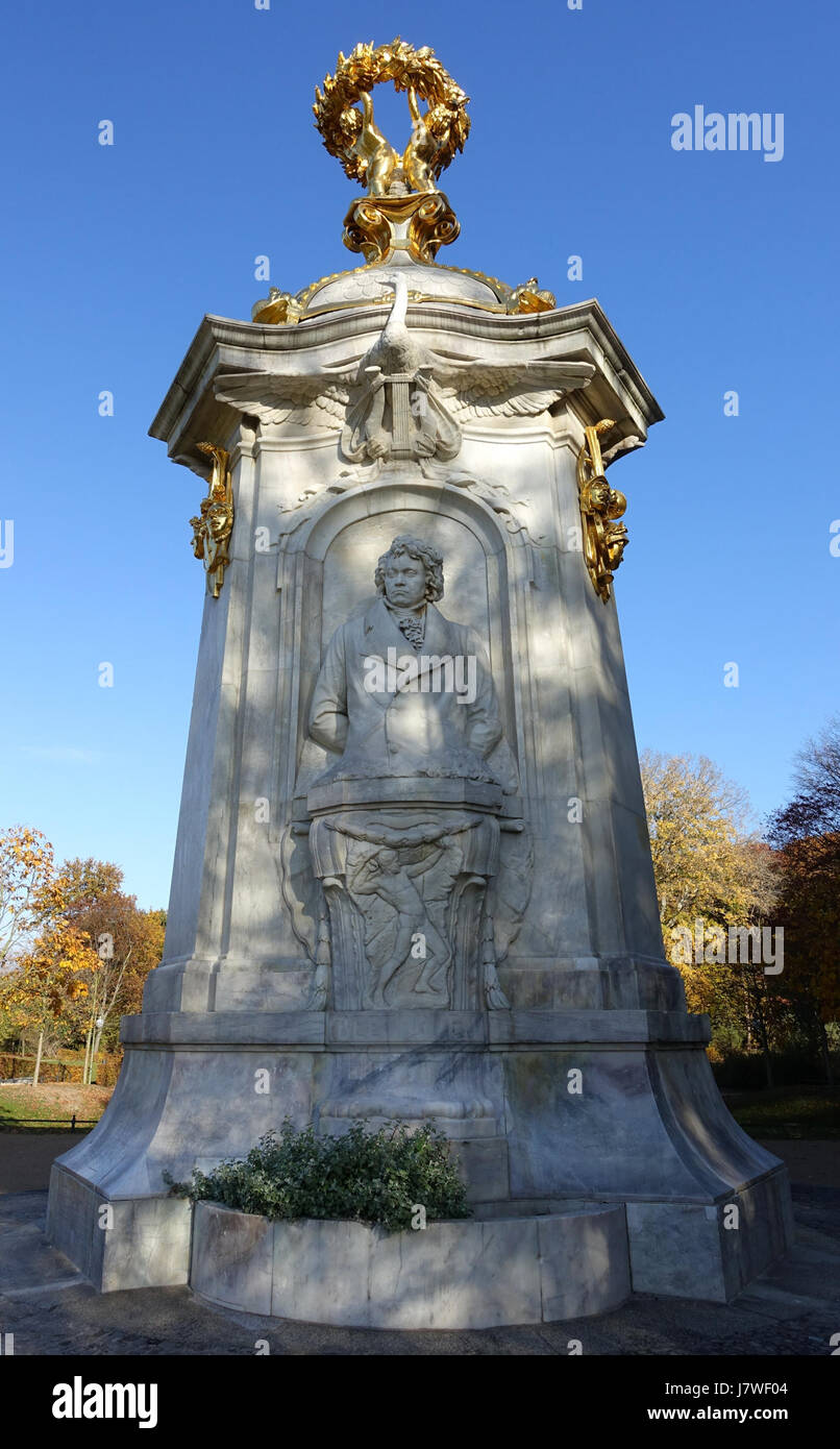 Dieses Denkmal in Berlin ehrt drei der einflussreichsten klassischen Komponisten: Beethoven, Haydn und Mozart. Sie feiert ihren Beitrag zur Welt der Musik und ihren nachhaltigen Einfluss auf die klassische westliche Musik. Stockfoto