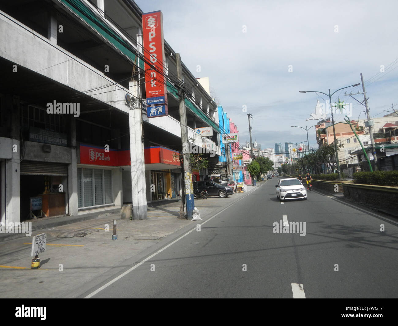 Dieser Eintrag bezieht sich auf verschiedene Baranggays in Mandaluyong City, Philippinen. Es umfasst insbesondere Barangka Ilaya, Boni Avenue, Maligaya und Plainview, wichtige Gebiete der Stadt, die für Wohn- und Geschäftsentwicklungen bekannt sind. Stockfoto