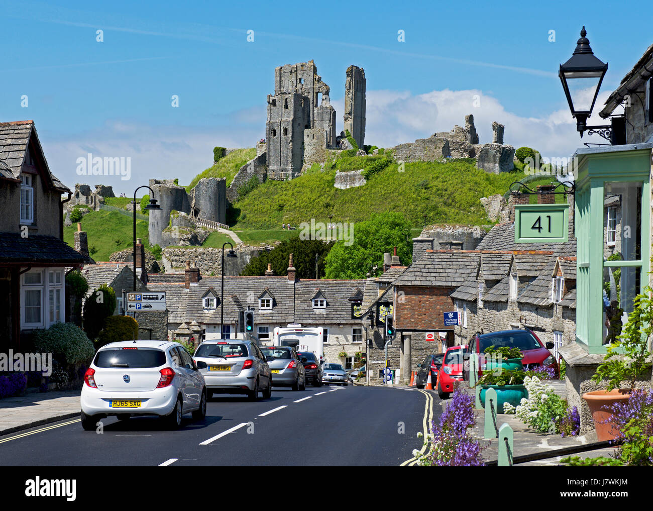 Das Dorf der Corfe Castle, Dorset, England UK Stockfoto