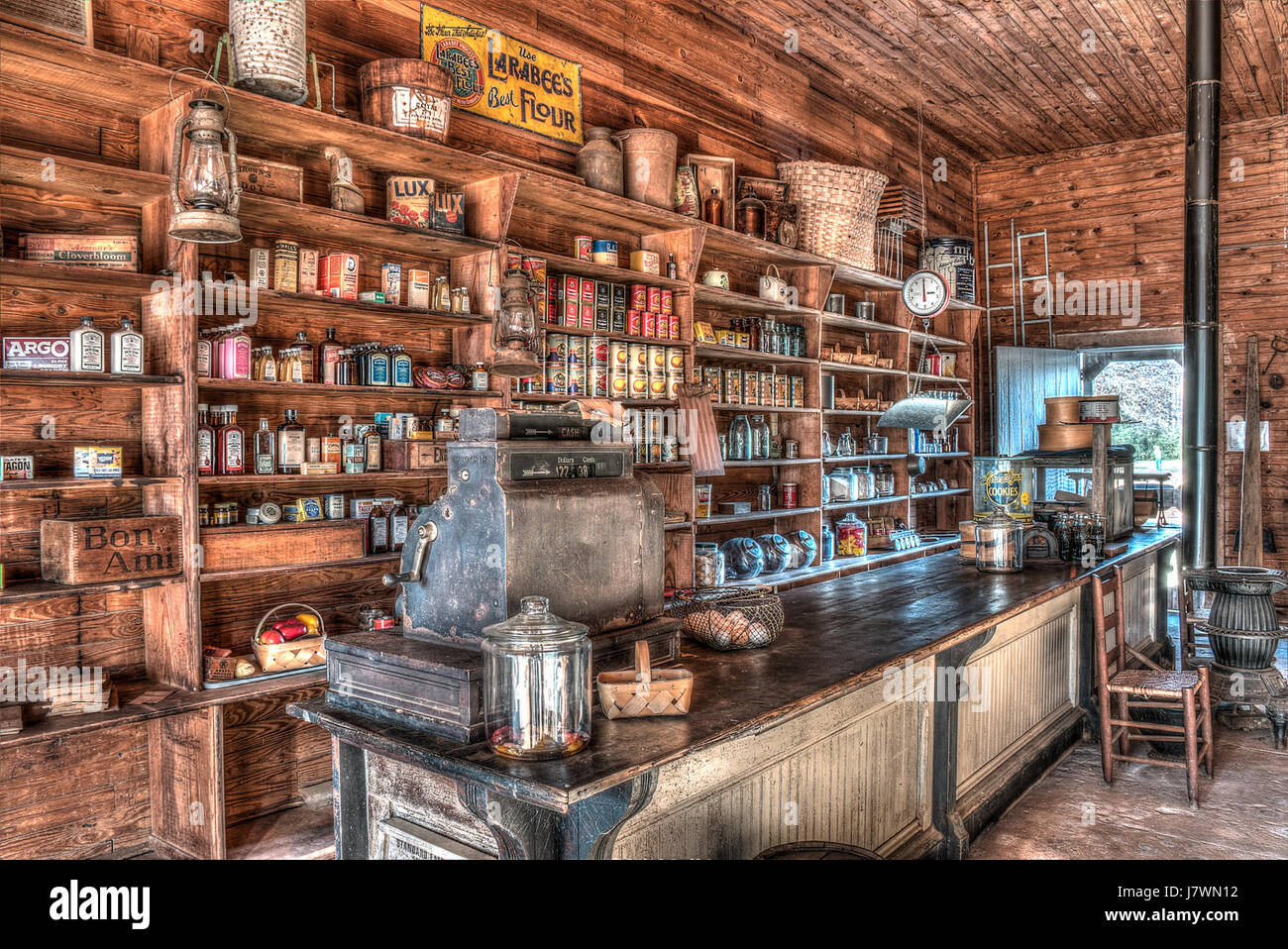 Der Begriff „16 02 094 carter“ bezieht sich auf einen bestimmten Referenzcode, der sich wahrscheinlich auf einen Katalog oder eine Klassifizierung von Objekten bezieht, möglicherweise in der Archäologie, Anthropologie oder in einem Museum. Dies könnte ein katalogisiertes Element oder Artefakt bezeichnen, das überprüft oder bewahrt wird und zu wissenschaftlichen oder historischen Studien beiträgt. Stockfoto