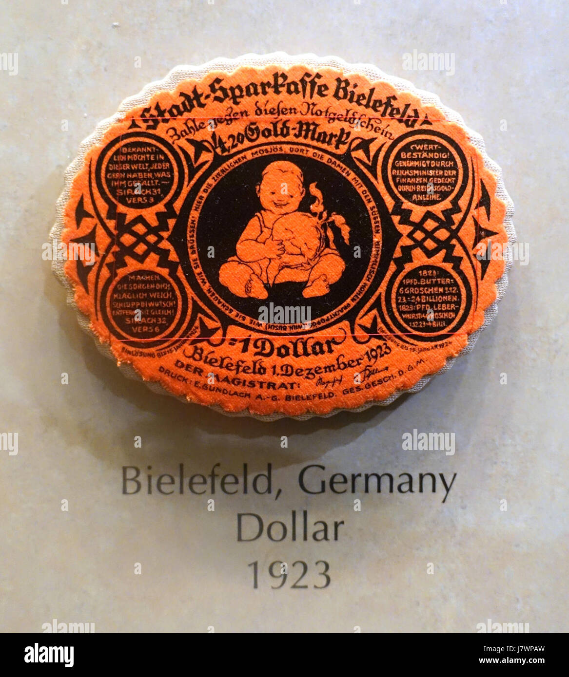 Ein historisches Artefakt, der „1 Dollar“ aus Bielefeld, Deutschland, aus dem Jahr 1923, das derzeit im National Museum of American History untergebracht ist. Sie repräsentiert die historische Währung aus dieser Zeit. Stockfoto