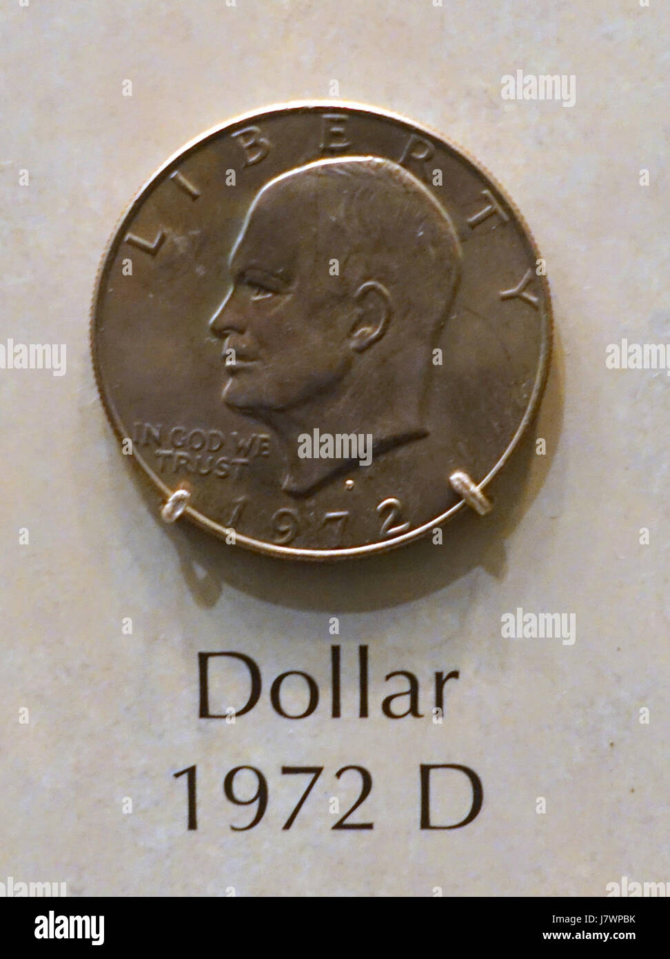 Die US-Münze 1972 D ist Teil der Münzgeschichte der US-Münze. Diese 1972 geprägte Münze zeigt das ikonische Bild von Präsident Dwight D. Eisenhower und ist ein wichtiges Sammlerstück in der amerikanischen Numismatik. Stockfoto