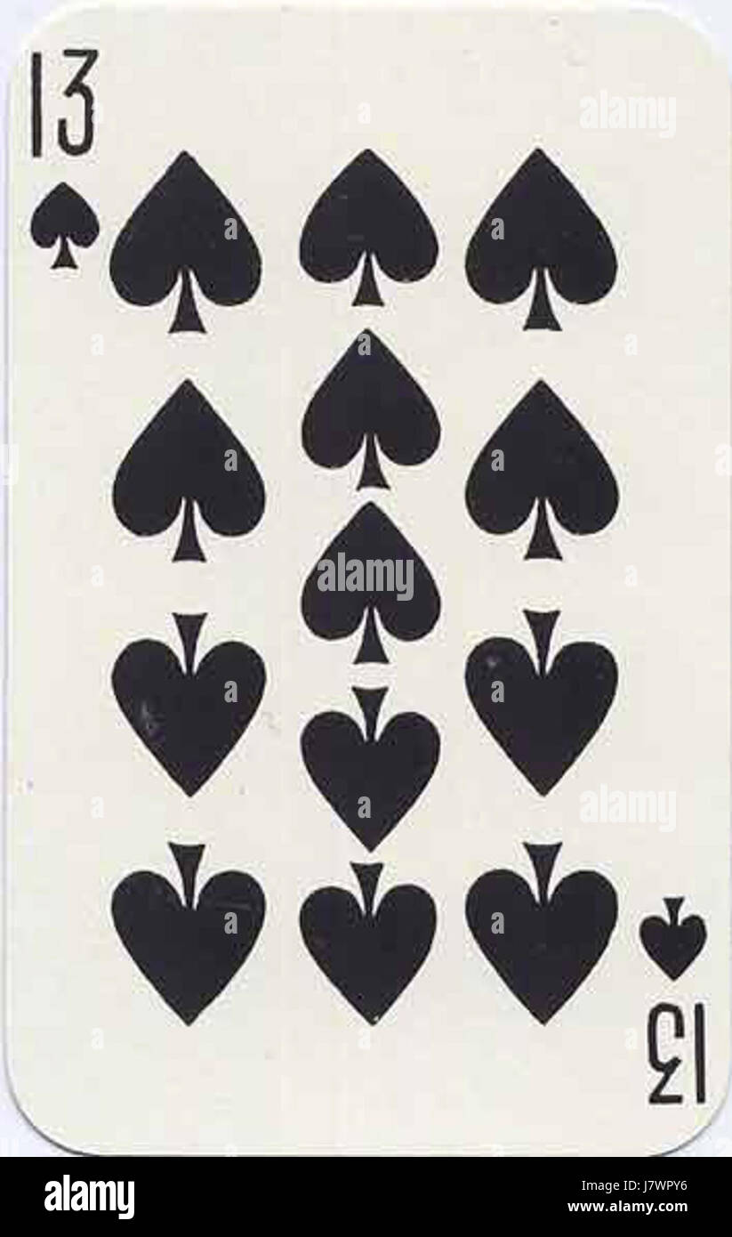 Die „13 der Pik“ könnte sich auf eine bestimmte Karte in einem Deck beziehen, die typischerweise mit Spielen oder Kartensymbolen verbunden ist, aber ein zusätzlicher Kontext ist erforderlich, um ihre kulturelle oder historische Bedeutung zu verstehen. Stockfoto
