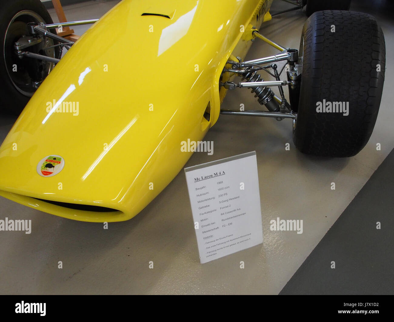 Der 1968 McLaren M4A ist ein Formel-1-Rennwagen mit 1600 ccm Cosworth-Motor und einer Leistung von 230 PS. Dieser Wagen war Teil von McLaren's frühen Einsätzen in der F1-Serie und spielte eine wichtige Rolle in ihrer Entwicklung in den späten 1960er Jahren Stockfoto