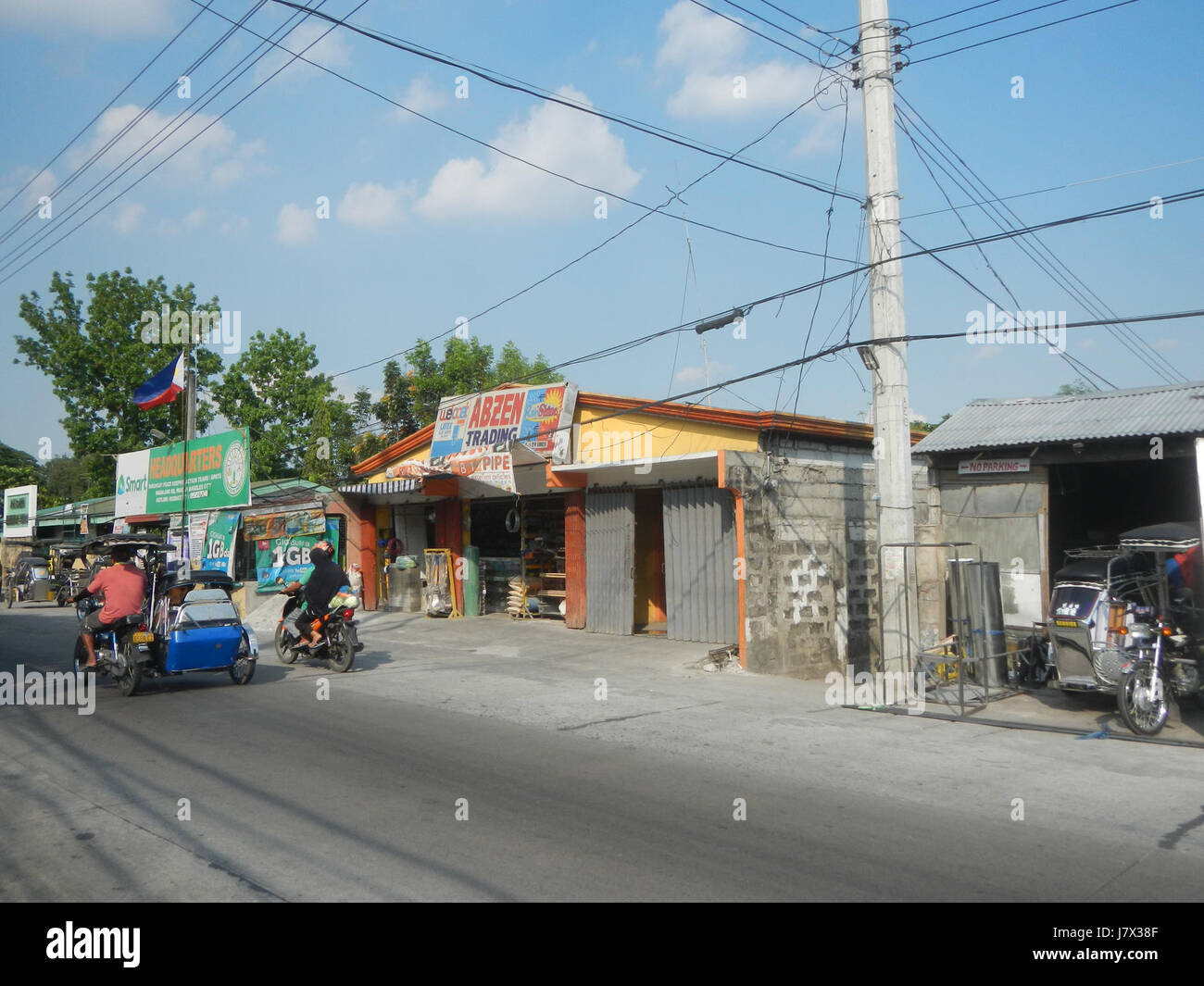 Dieses Bild zeigt das Straßensystem in Pandan, Mangalang, Angeles City, Pampanga und bietet einen Blick auf die lokale Verkehrsinfrastruktur und die Stadtplanung in Pampanga. Stockfoto