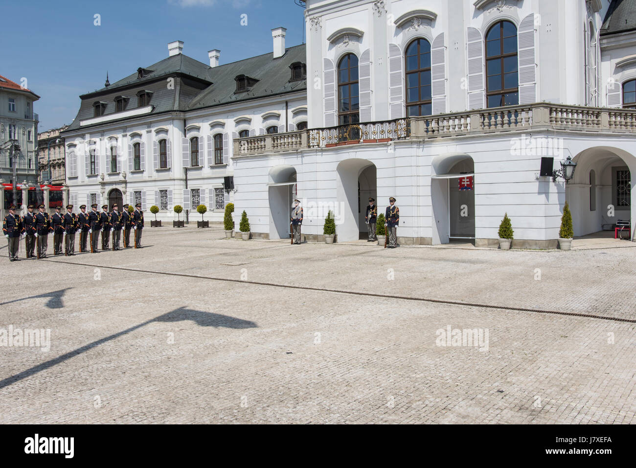 Die Änderung od Wache im Präsidentenpalast in Bratislava Stockfoto