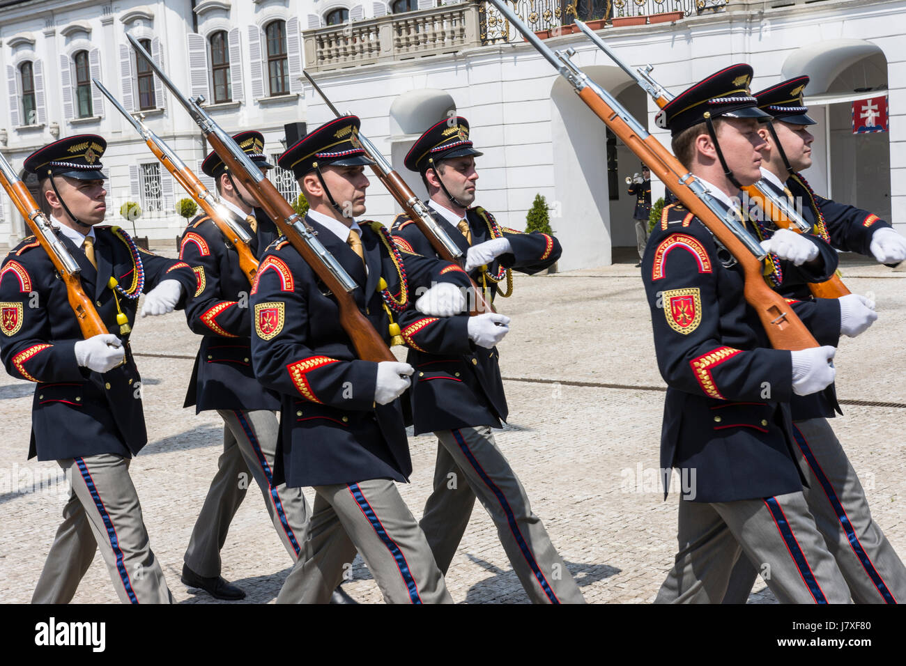 Die Änderung od Wache im Präsidentenpalast in Bratislava Stockfoto