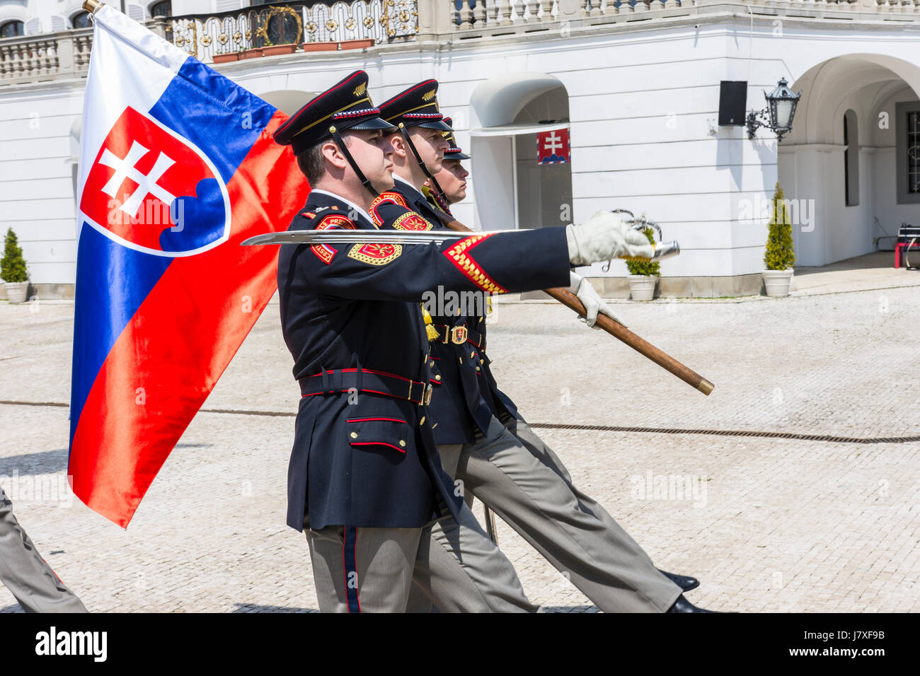 Die Änderung od Wache im Präsidentenpalast in Bratislava Stockfoto